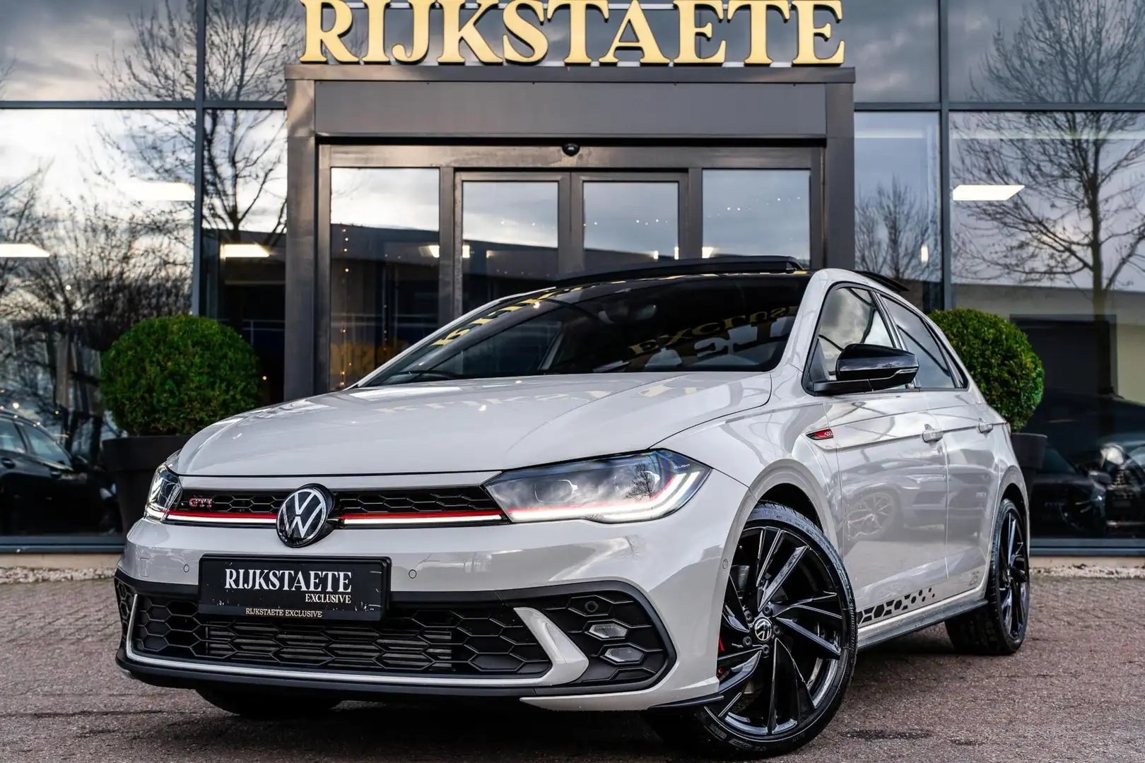 Volkswagen Polo GTI 2.0 TSI GTI|25 JAAR|PANO|ACC|BEATS|18'|LEDER Grau - 1