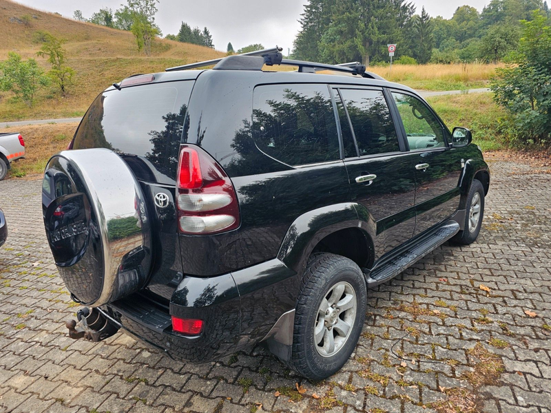 Toyota Land Cruiser 3.0 D-4D Aut Navi Leder 8 Sitzer — photo 5