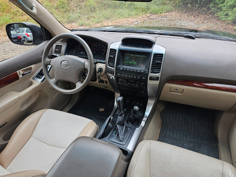 Toyota Land Cruiser 3.0 D-4D Aut Navi Leder 8 Sitzer — photo 14