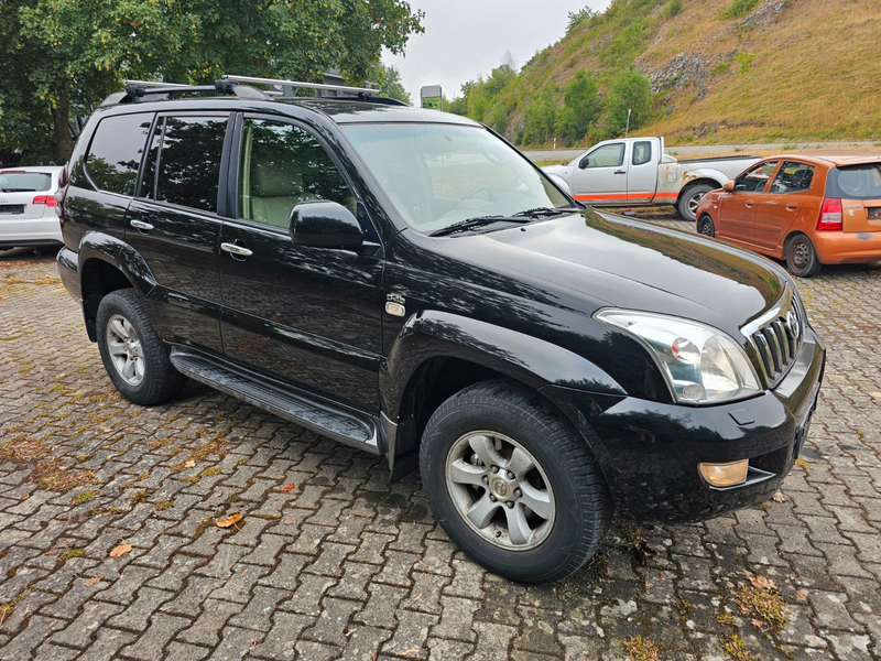Toyota Land Cruiser 3.0 D-4D Aut Navi Leder 8 Sitzer — photo 2