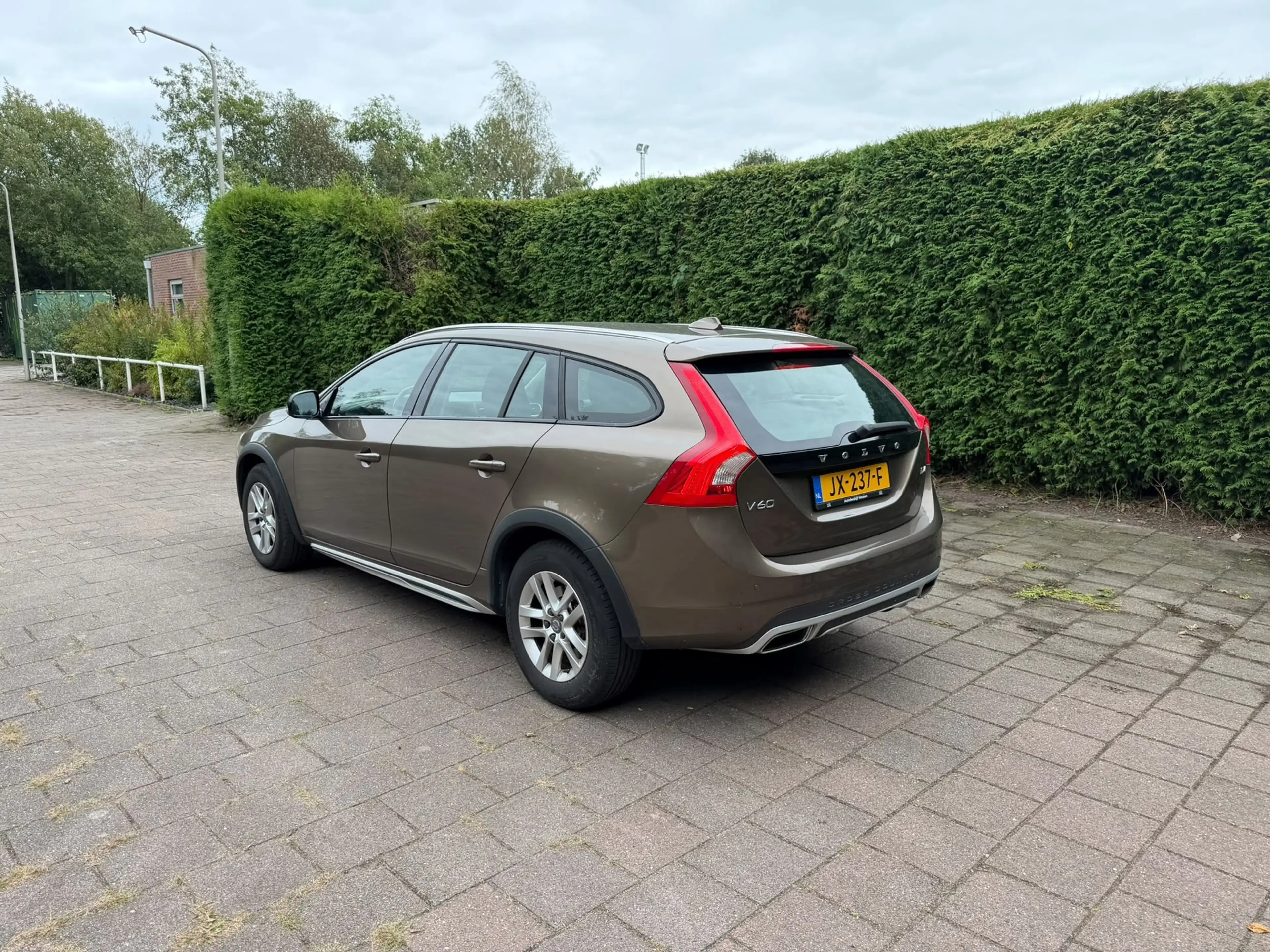 Volvo V60 Cross Country 2.0 D4 Kinetic — photo 3