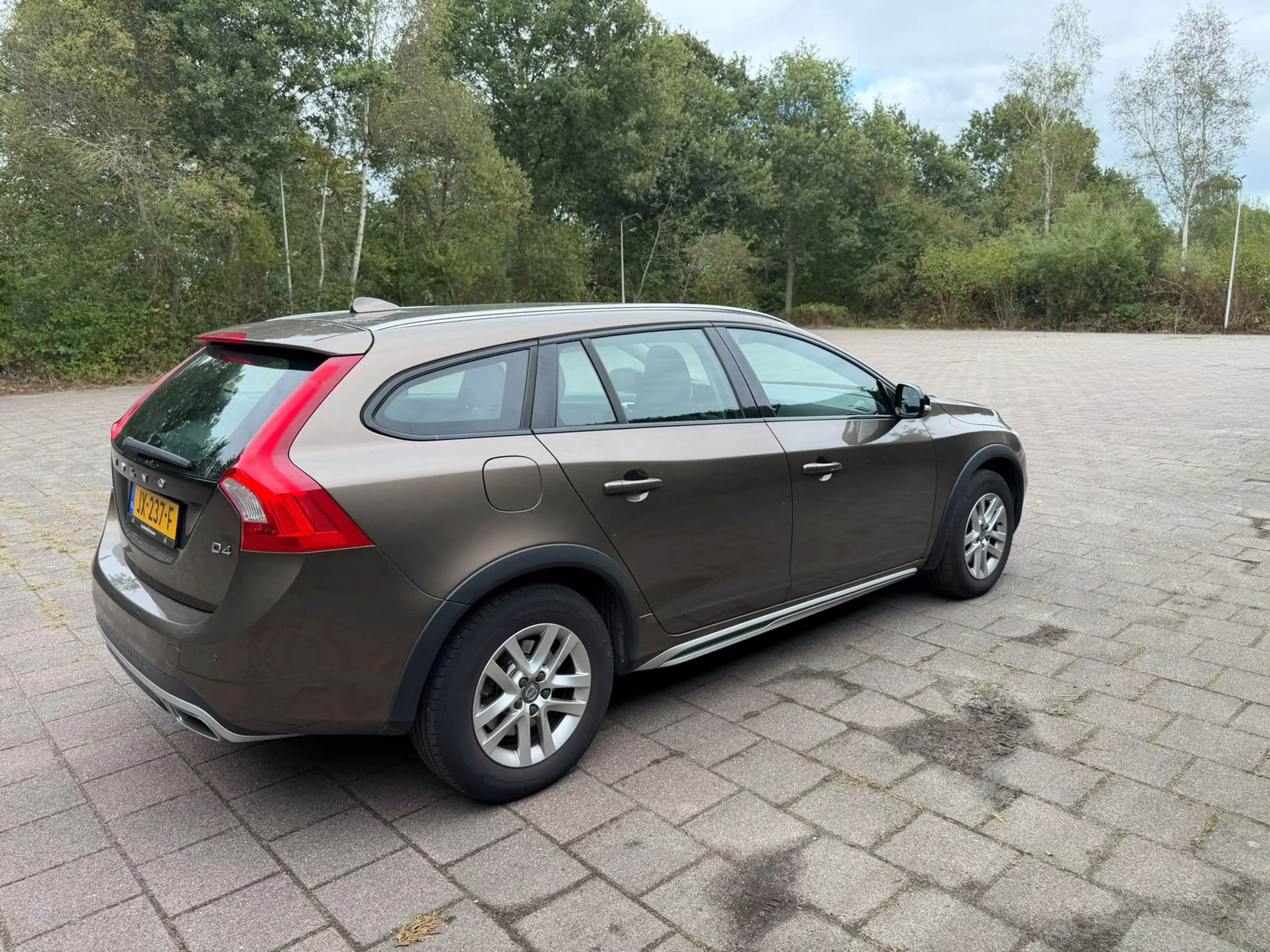 Volvo V60 Cross Country 2.0 D4 Kinetic — photo 6