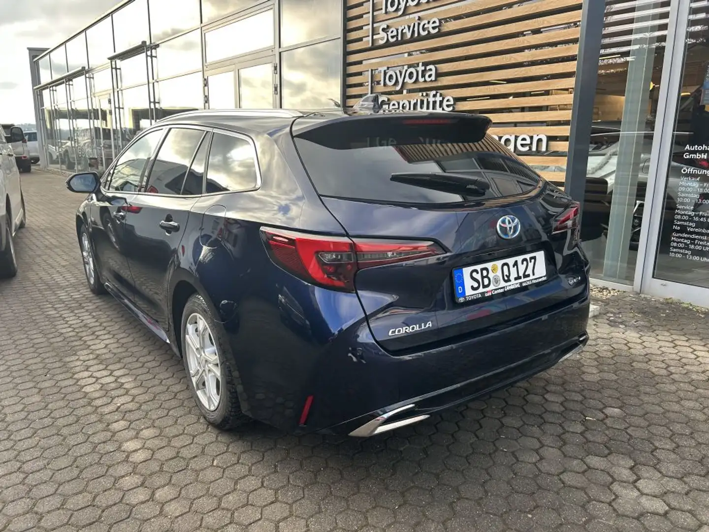 Toyota Corolla 1.8 Hybrid Touring Sports Team Deutschland Blau - 2