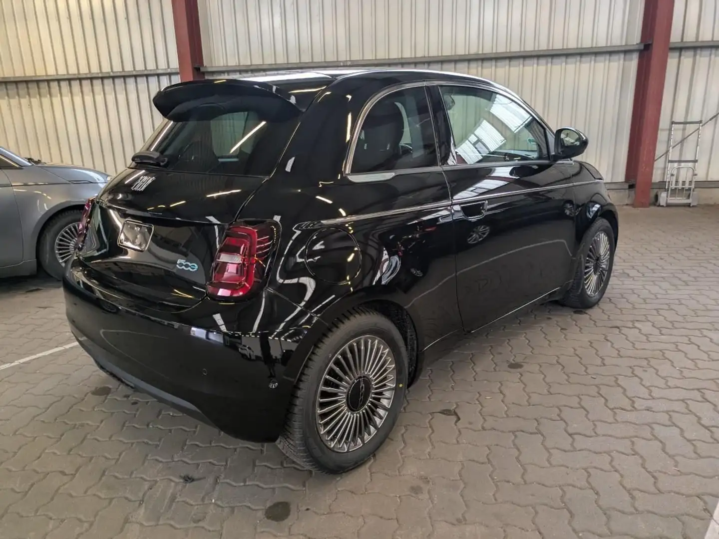 Fiat 500e Icon 42 kWh SHZ RFK CHROMPAKET BLINDSPOT ALLWETTE Schwarz - 2