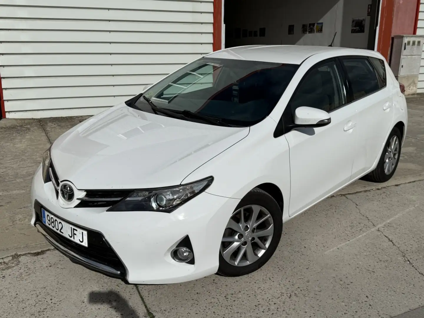 Toyota Auris 90D Active Blanc - 1