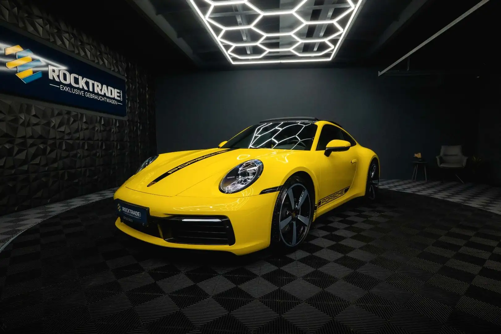 Porsche 992 911 Carrera 4 S Sport-Chrono *Pano*LED*BOSE* Jaune - 1