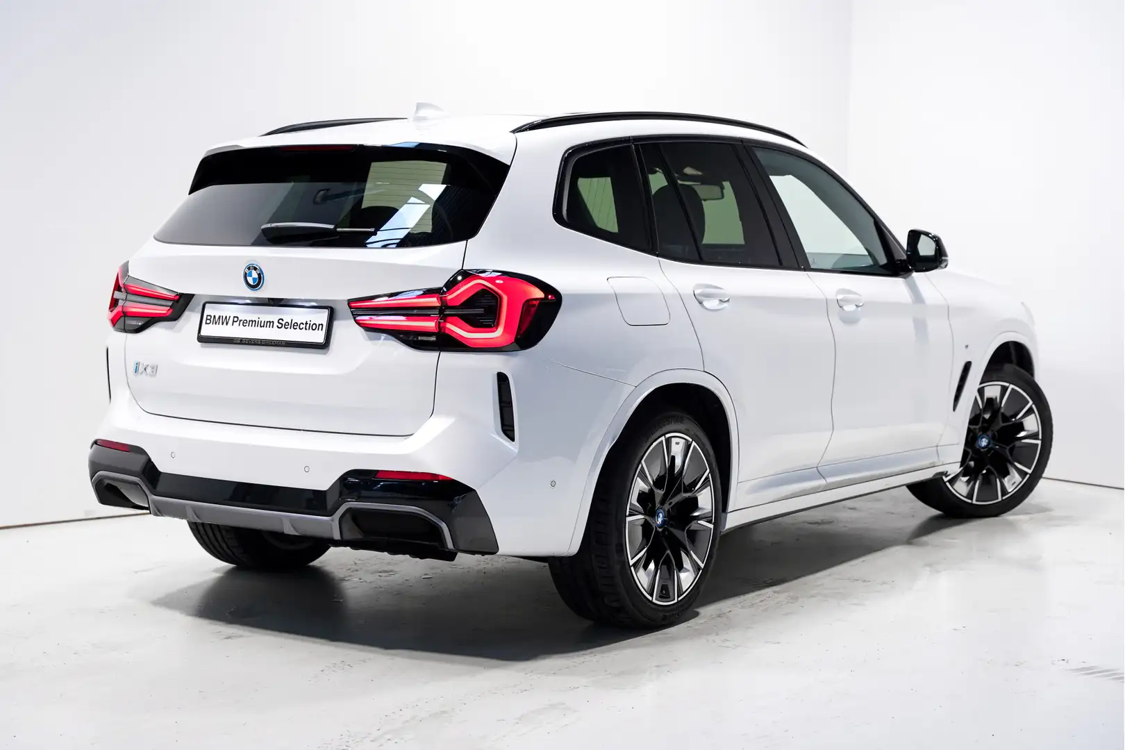 BMW iX3 High Executive M Sportpakket Shadow Line Wit - 2