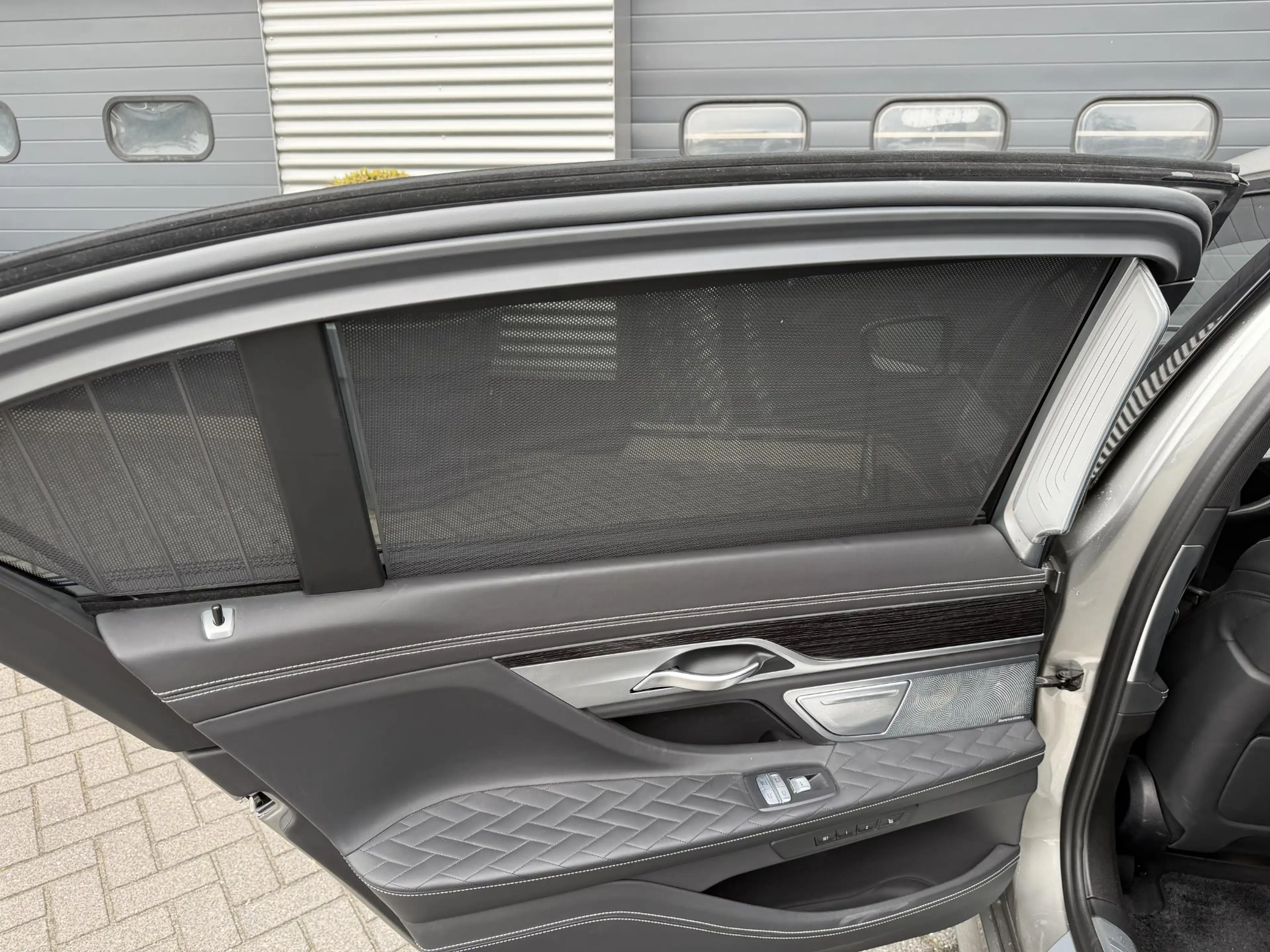 BMW 750 7-serie 750Li xDrive High Executive M-Sport | Pano — photo 35