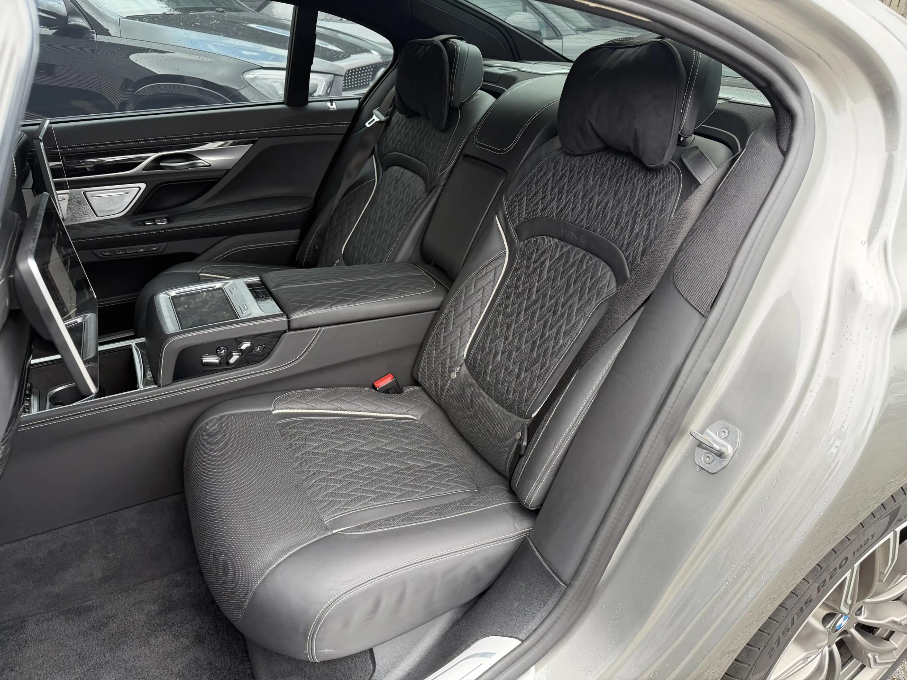 BMW 750 7-serie 750Li xDrive High Executive M-Sport | Pano — photo 37