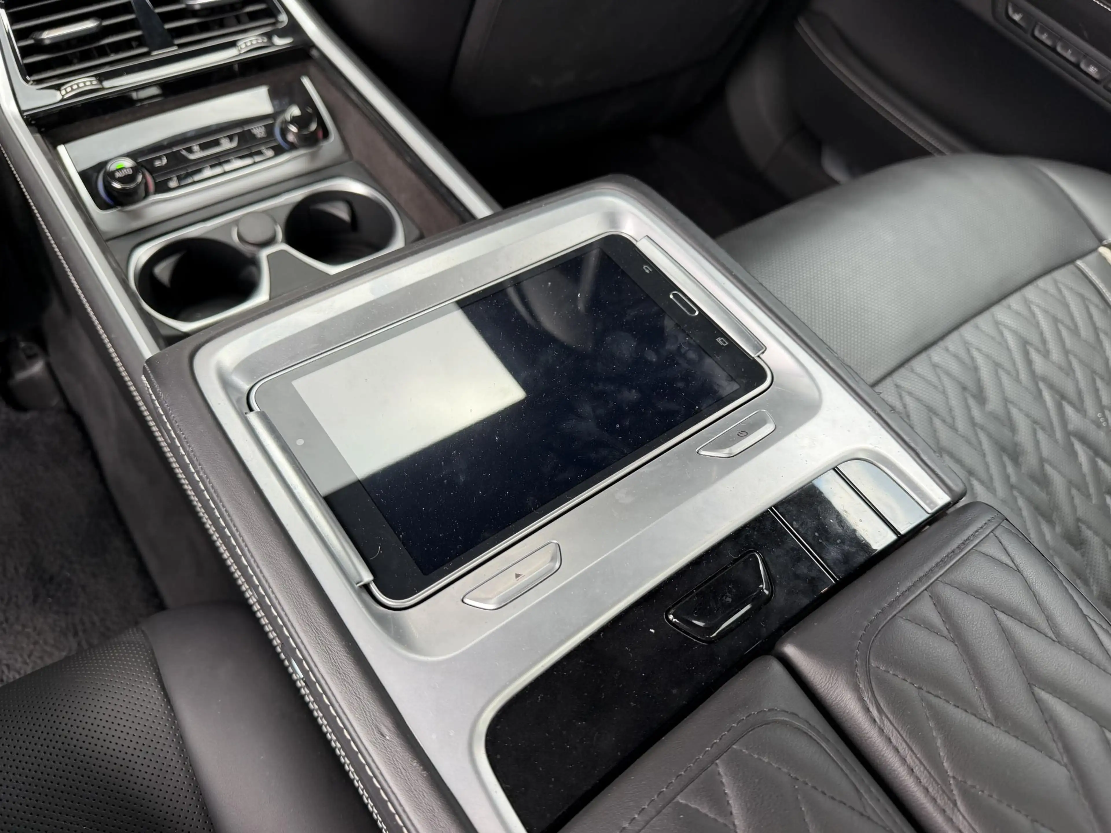 BMW 750 7-serie 750Li xDrive High Executive M-Sport | Pano — photo 40