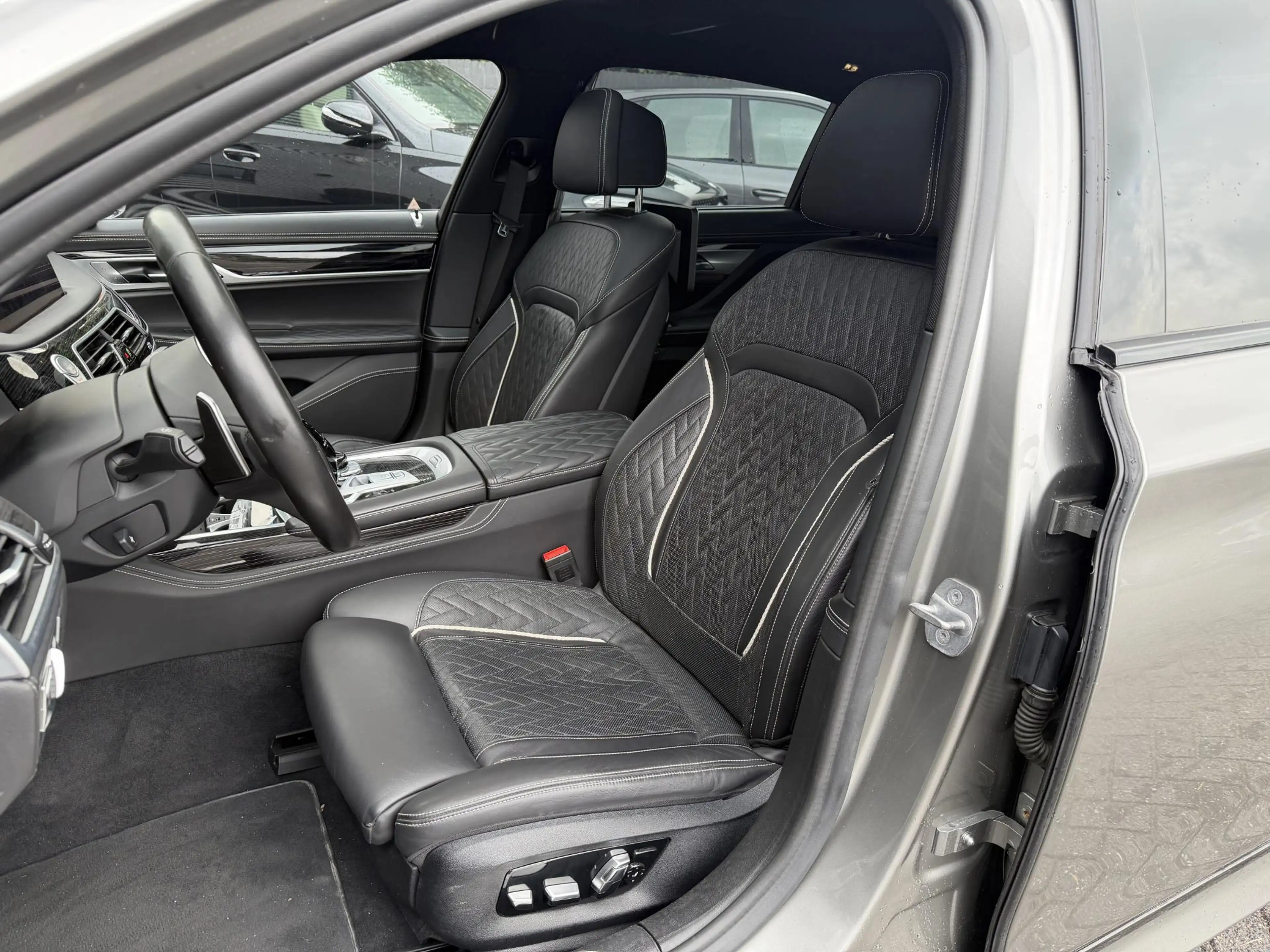 BMW 750 7-serie 750Li xDrive High Executive M-Sport | Pano — photo 15