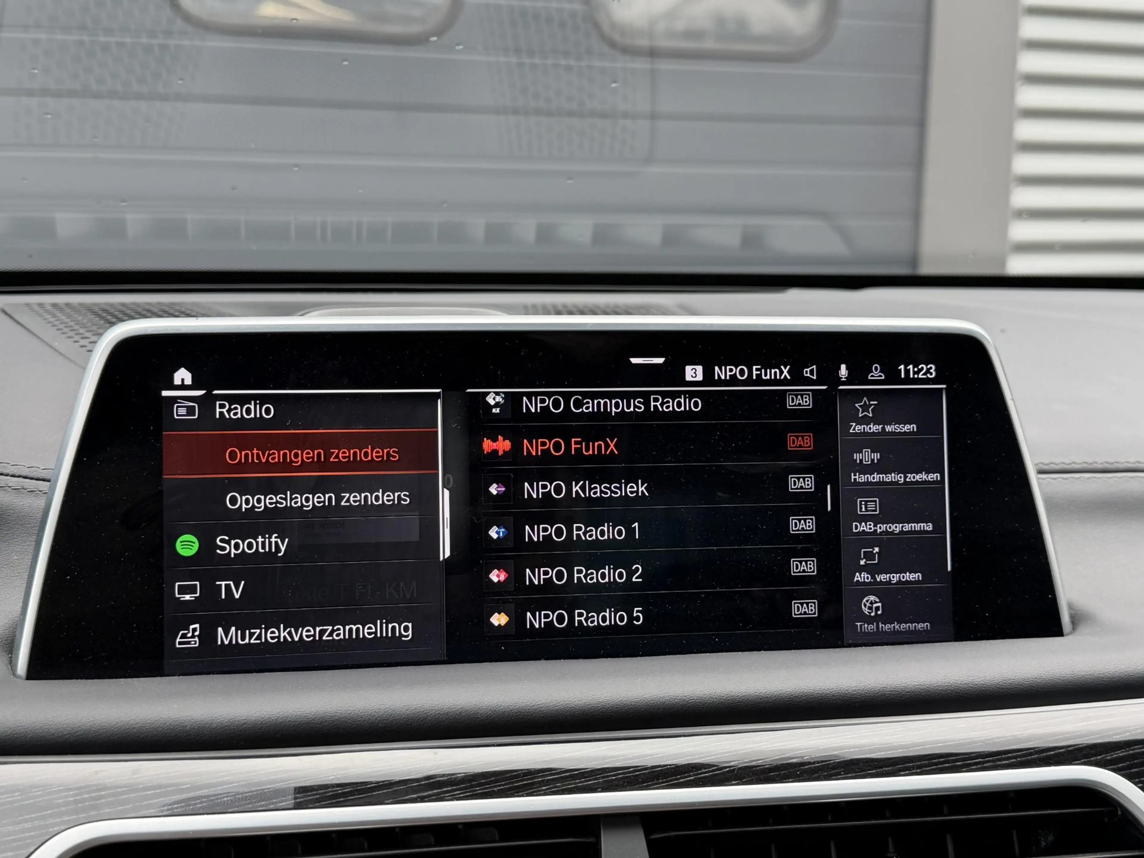BMW 750 7-serie 750Li xDrive High Executive M-Sport | Pano — photo 31