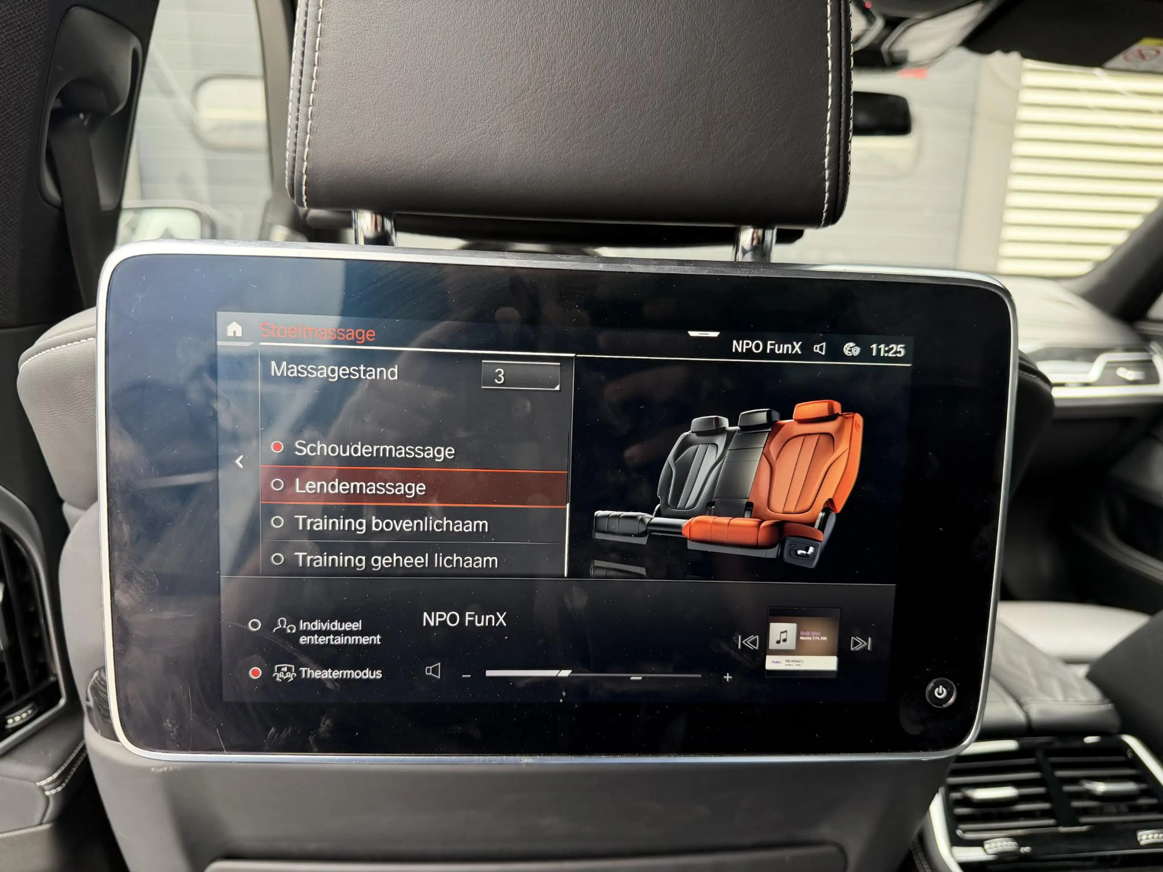 BMW 750 7-serie 750Li xDrive High Executive M-Sport | Pano — photo 39