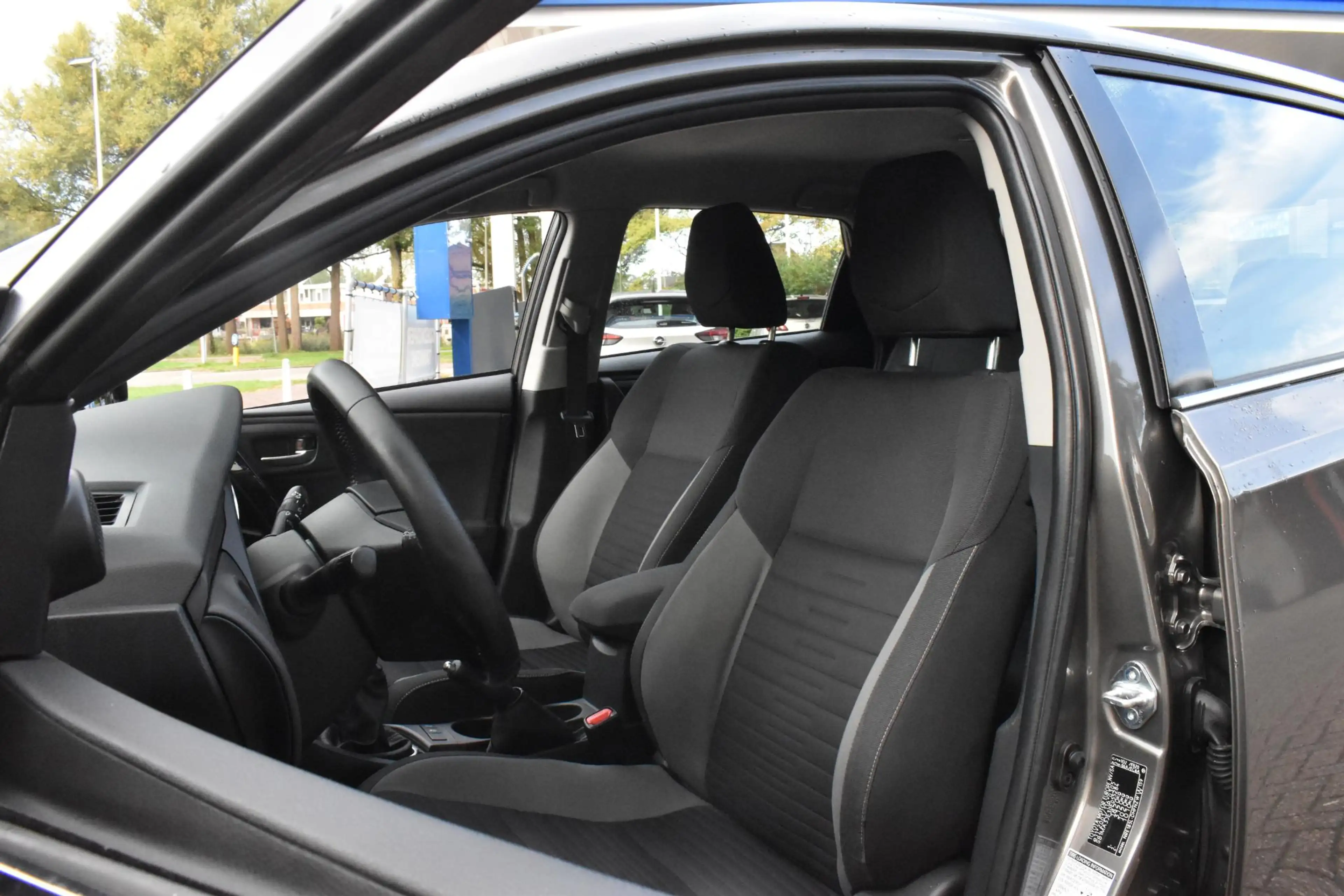Toyota Auris 1.2T Energy | 100% Dealer Onderhouden | Navi | Cru — photo 2