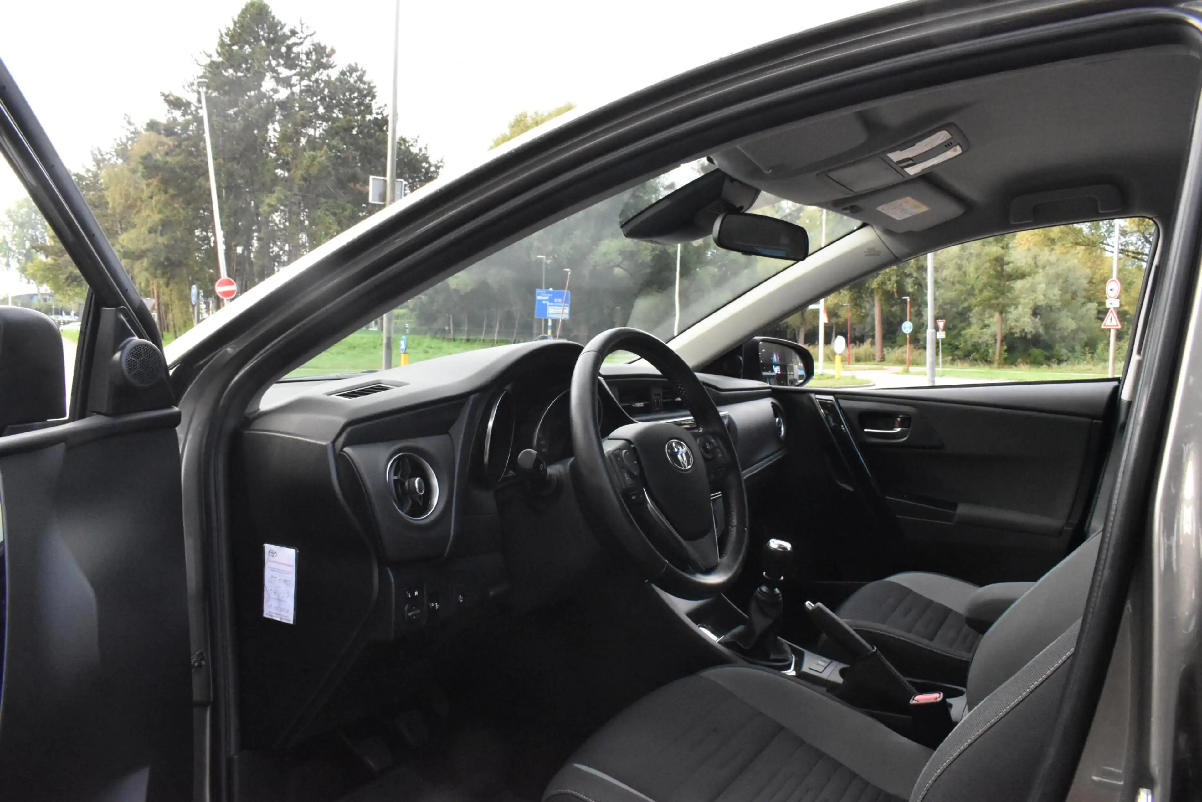 Toyota Auris 1.2T Energy | 100% Dealer Onderhouden | Navi | Cru — photo 6