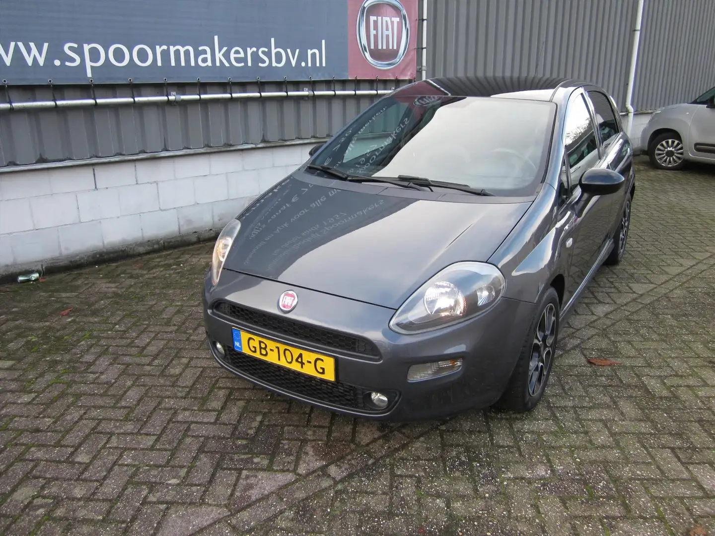 Fiat Punto 0.9 TWINAIR 74KW 5DR Grey - 2