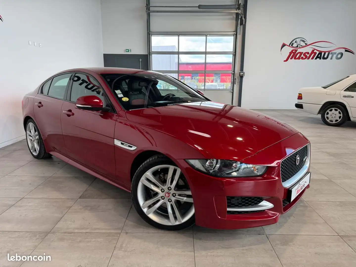 Jaguar XE 2.0 d 180cv R-SPORT-BVA-2015 Rouge - 2