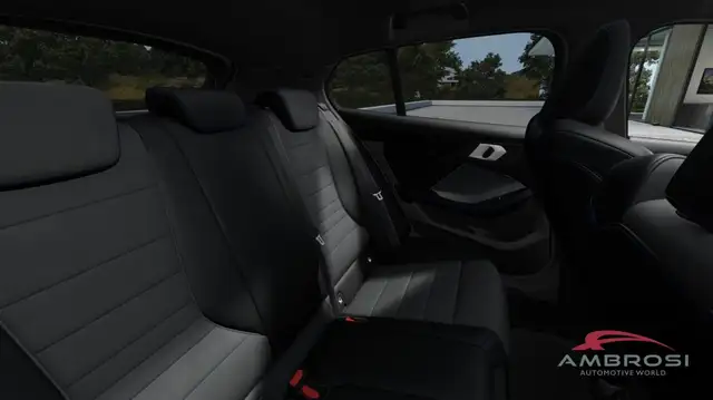 BMW 1 Series view 13