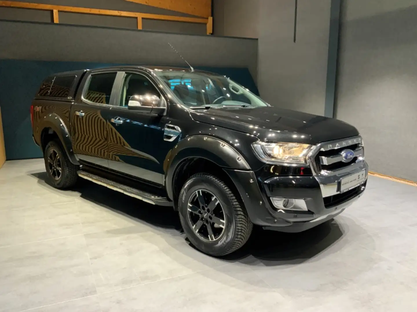 Ford Ranger 3.2TDCI Limited Automatik 4x4 Doppelkabine+AHK Schwarz - 2