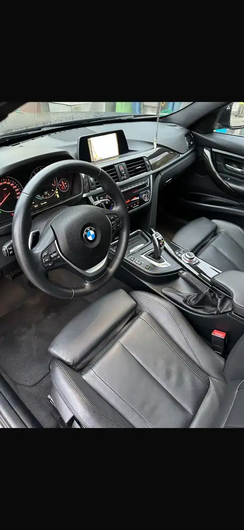 BMW 330 330d Touring Sport-Aut. Luxury Line - 2