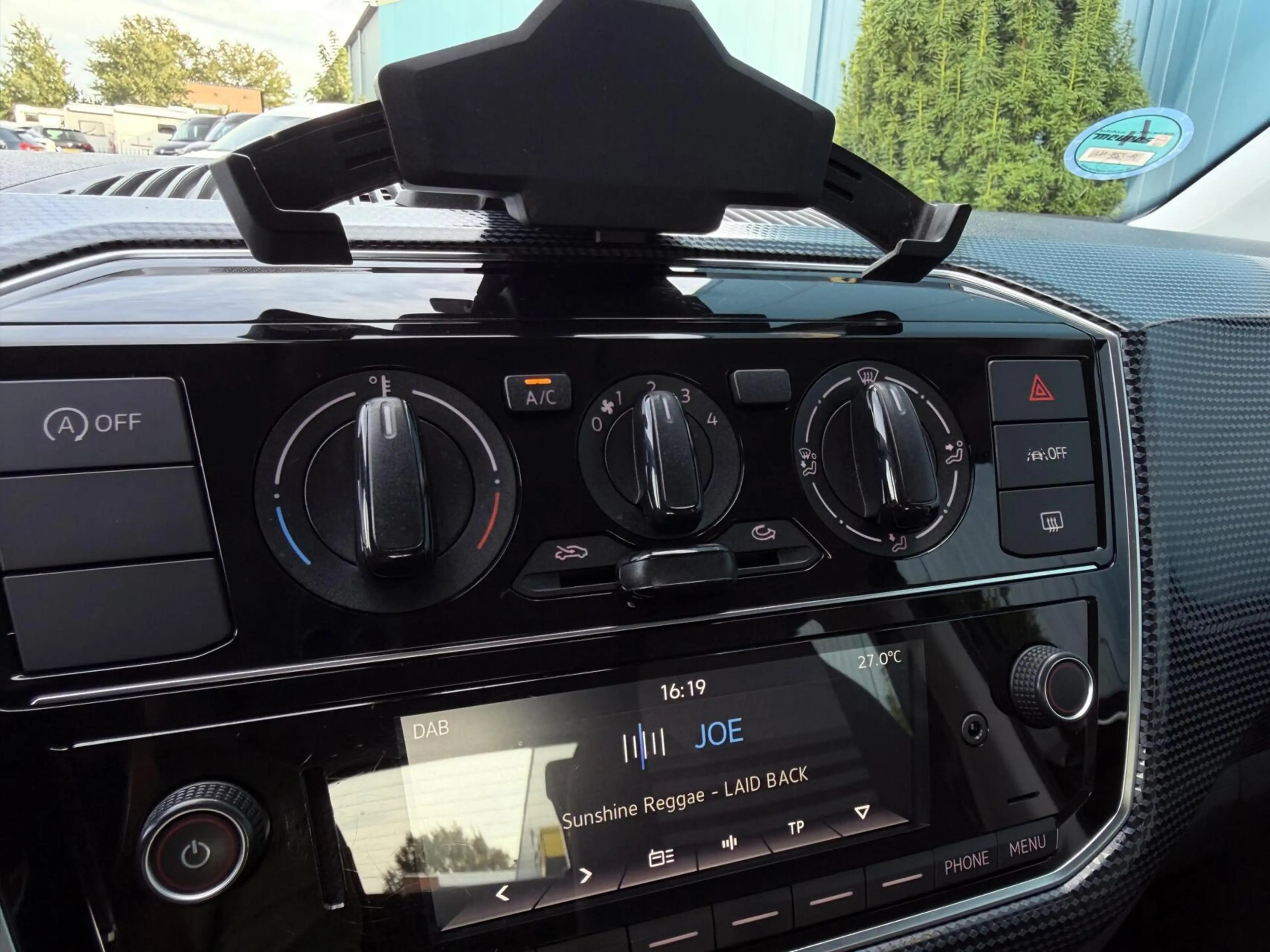 Volkswagen up! 1.0 AC | BLUETOOTH | DAB | 1'EIG — photo 19