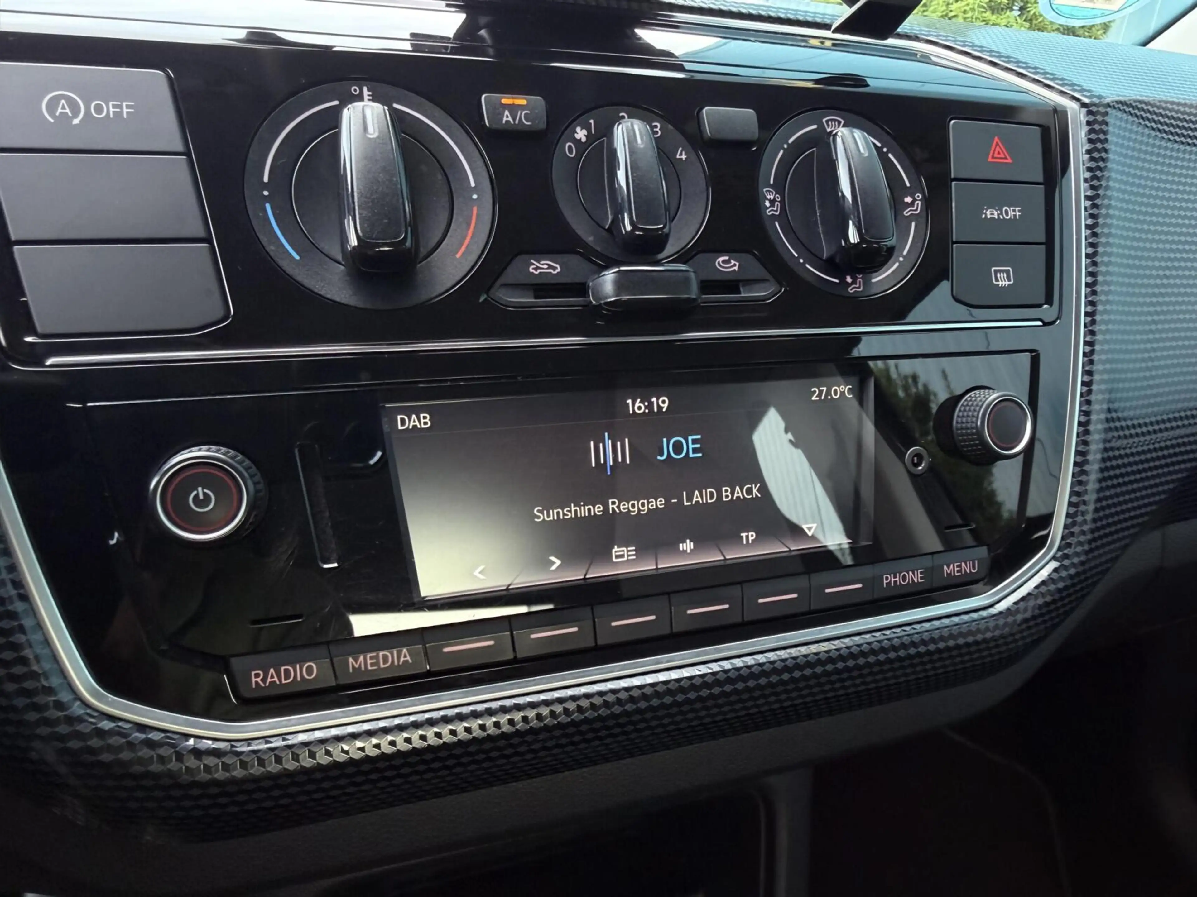 Volkswagen up! 1.0 AC | BLUETOOTH | DAB | 1'EIG — photo 20