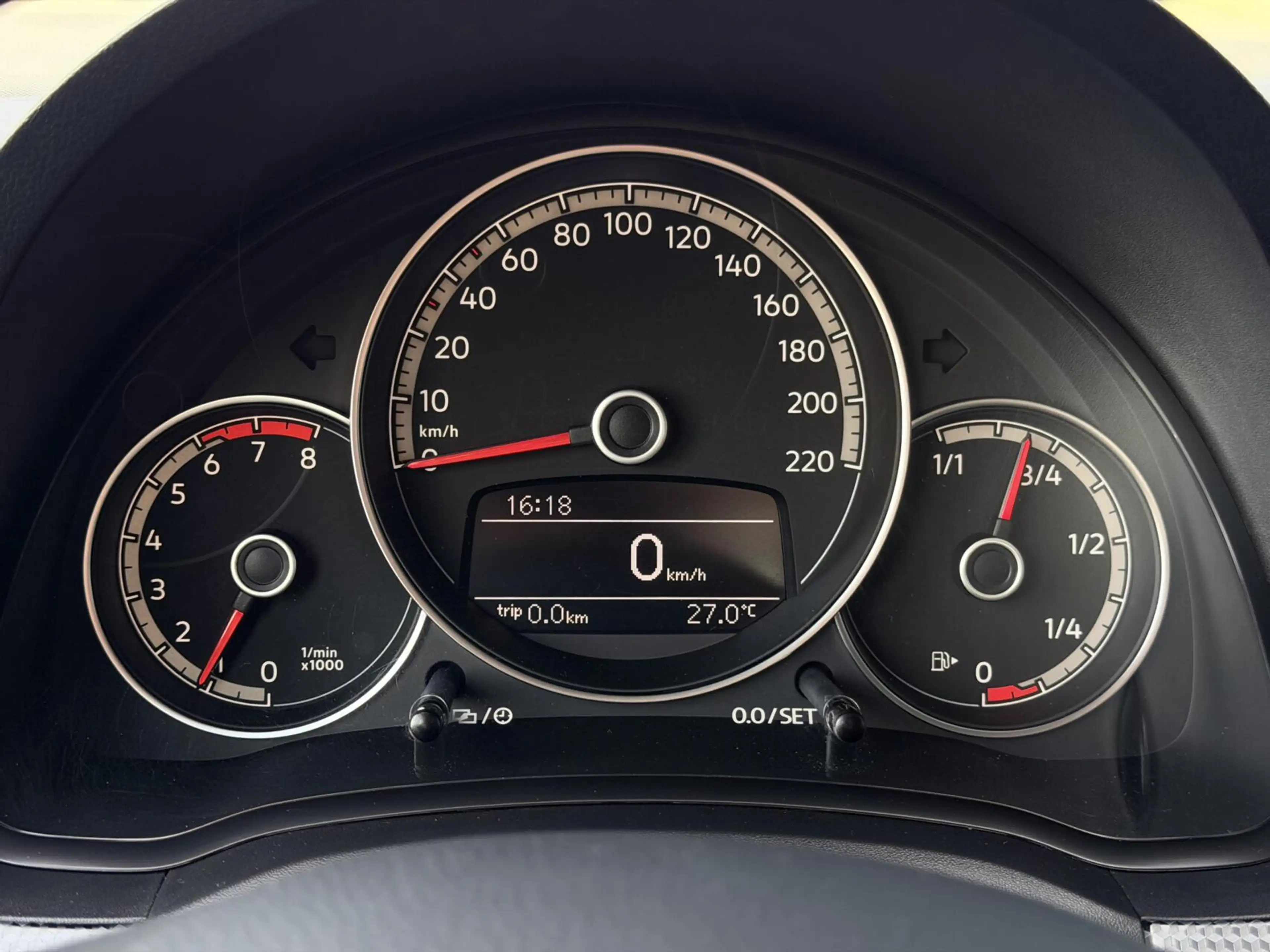 Volkswagen up! 1.0 AC | BLUETOOTH | DAB | 1'EIG — photo 17