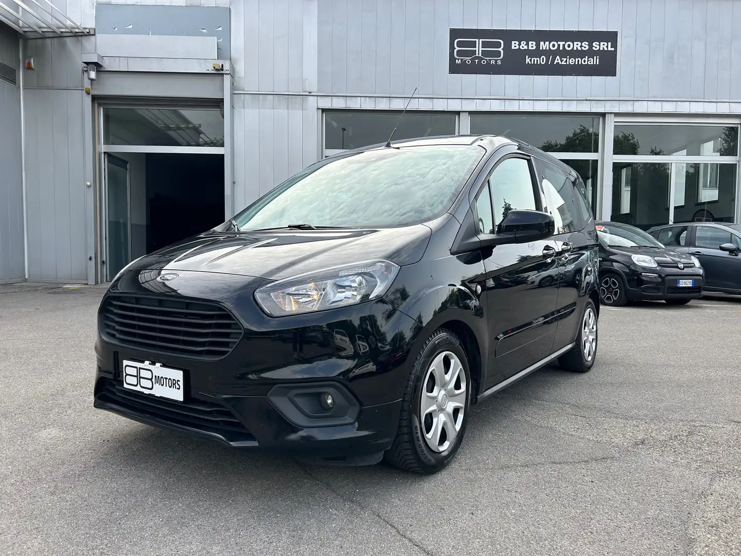 Ford Tourneo Courier 1.5 TDCI 75 CV Plus Nero - 1