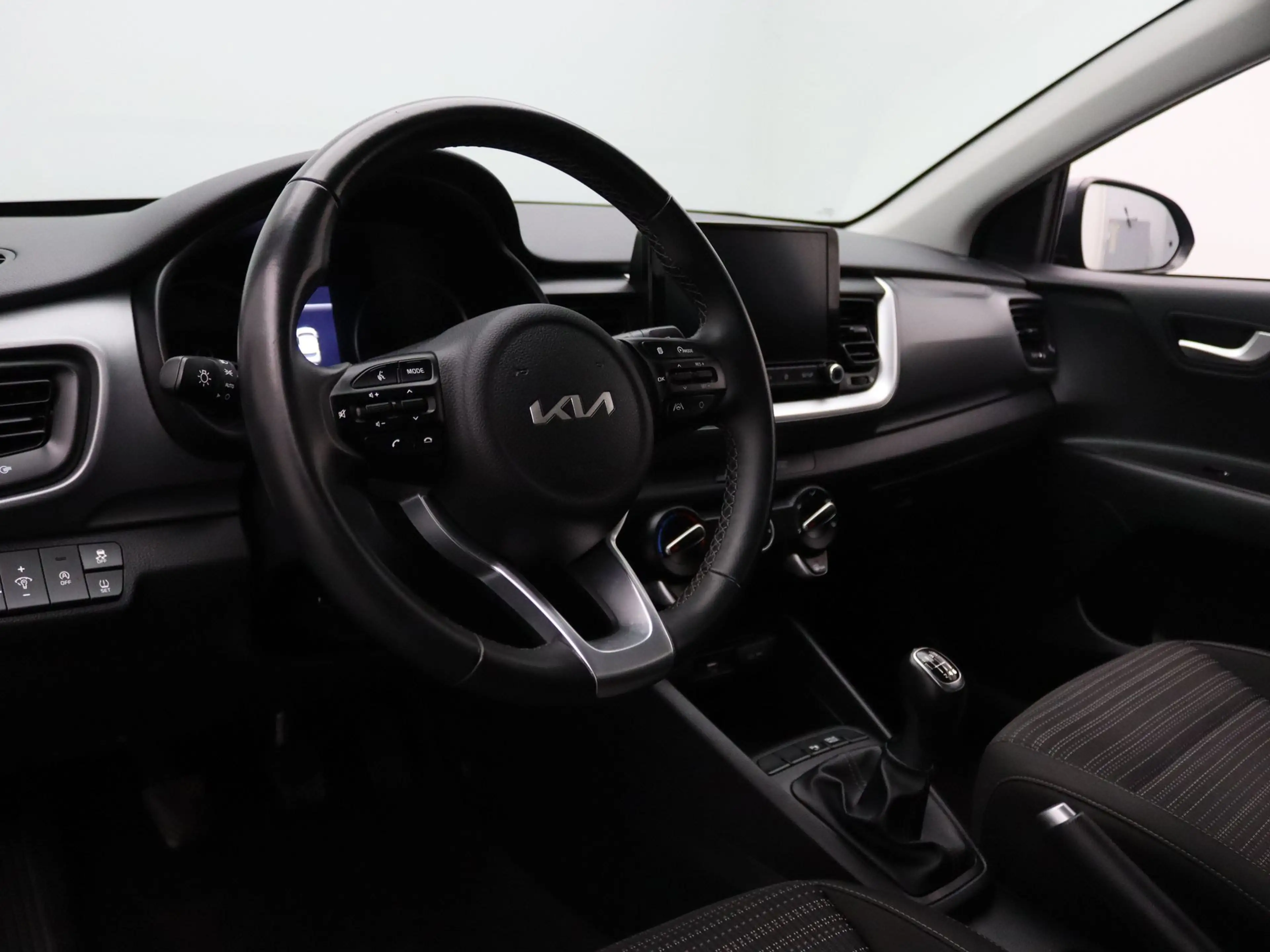 Kia Stonic 100pk T-GDi MHEV DynamicLine Apple Carplay/Android — photo 3