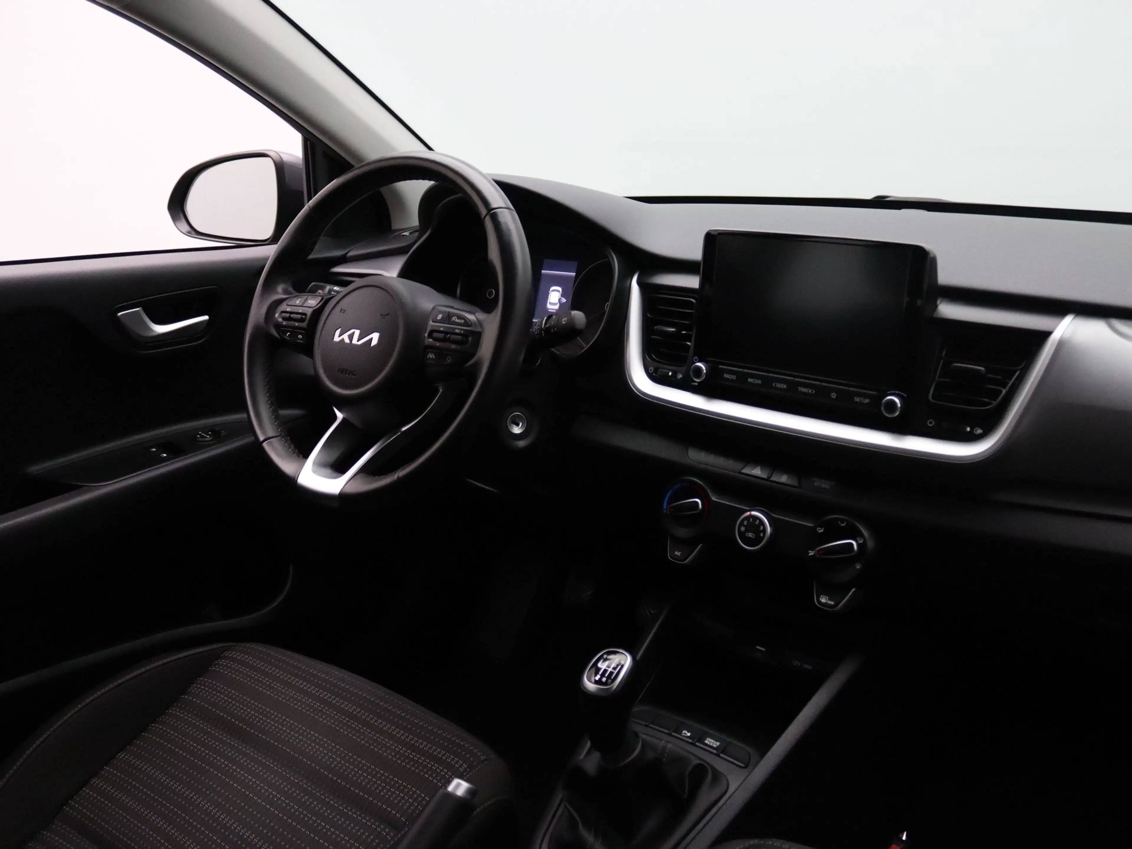 Kia Stonic 100pk T-GDi MHEV DynamicLine Apple Carplay/Android — photo 27