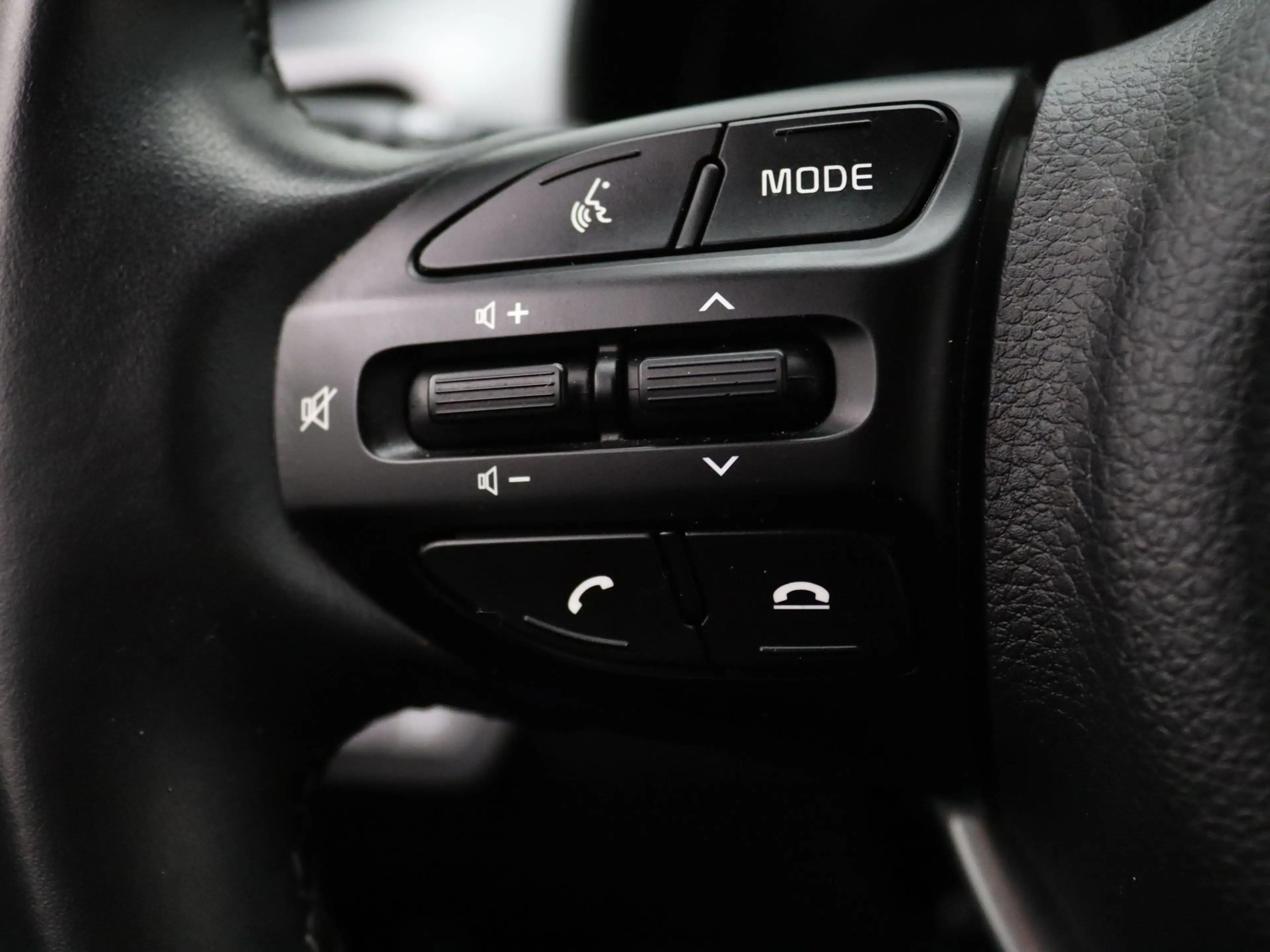 Kia Stonic 100pk T-GDi MHEV DynamicLine Apple Carplay/Android — photo 14