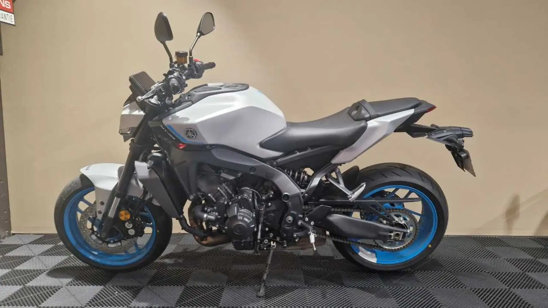 Yamaha MT-09 Gris - 2