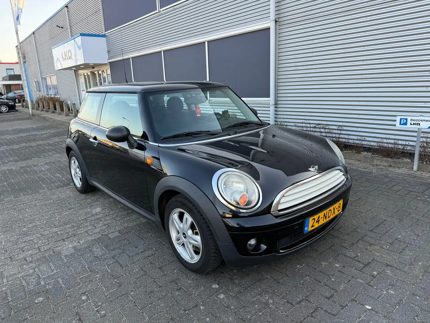 MINI One Mini 1.6 MINIMALIST Business Line Airco Bj:2010 NA Černá - 2