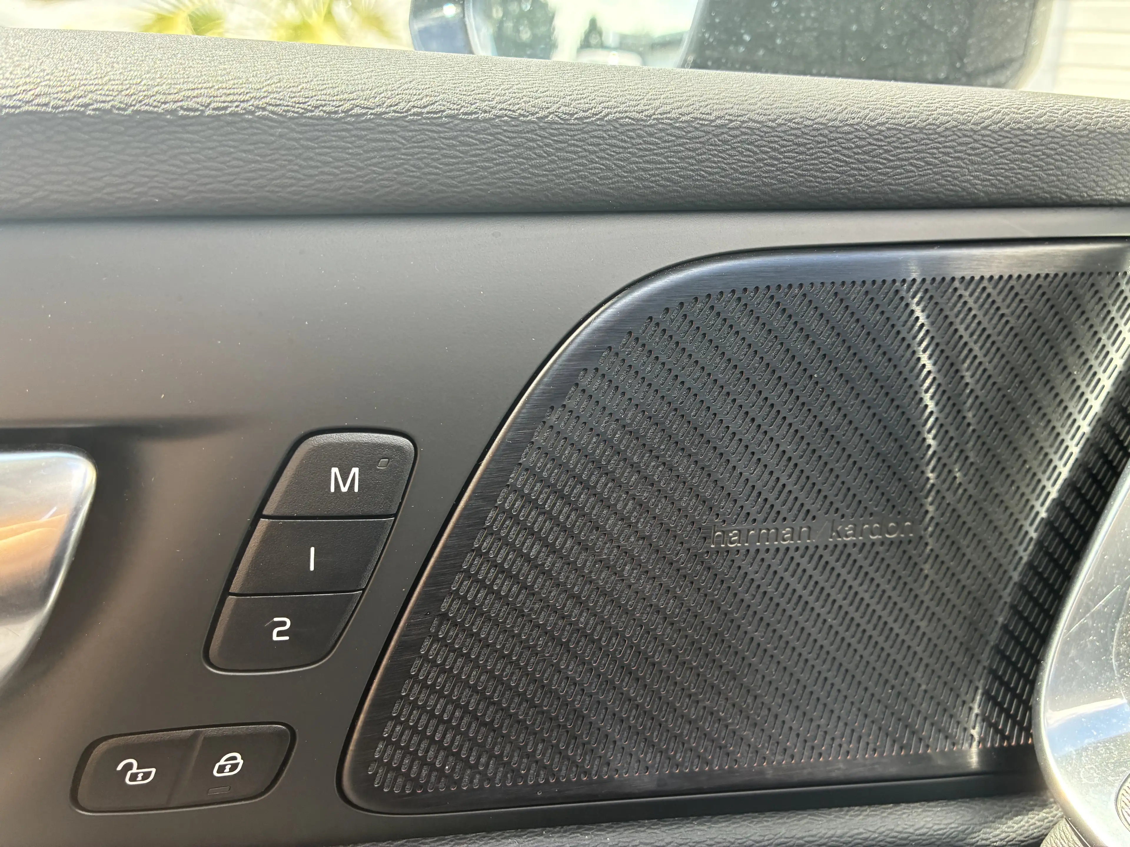 Volvo V60 Cross Country B4 Ultimate AWD LED 360° Memory — photo 10