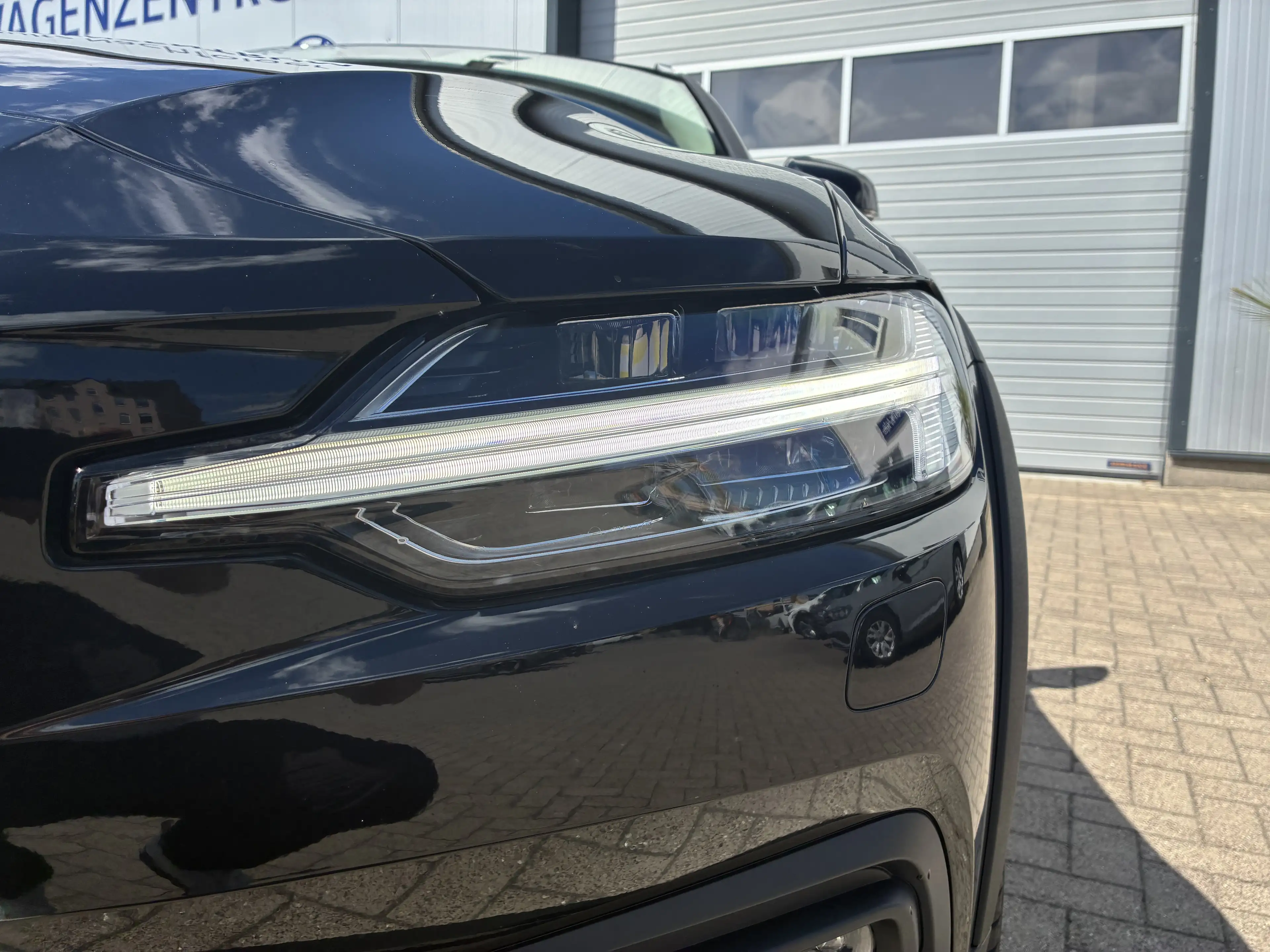 Volvo V60 Cross Country B4 Ultimate AWD LED 360° Memory — photo 2