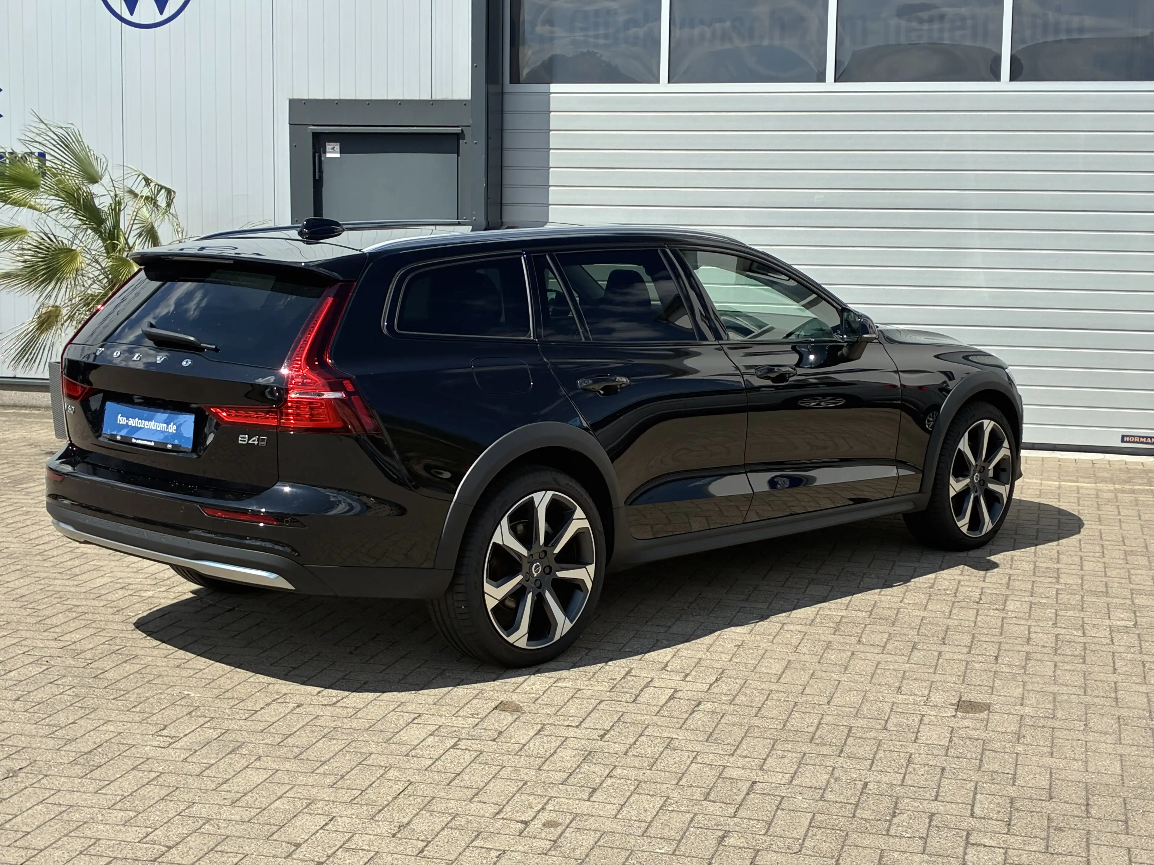 Volvo V60 Cross Country B4 Ultimate AWD LED 360° Memory — photo 5