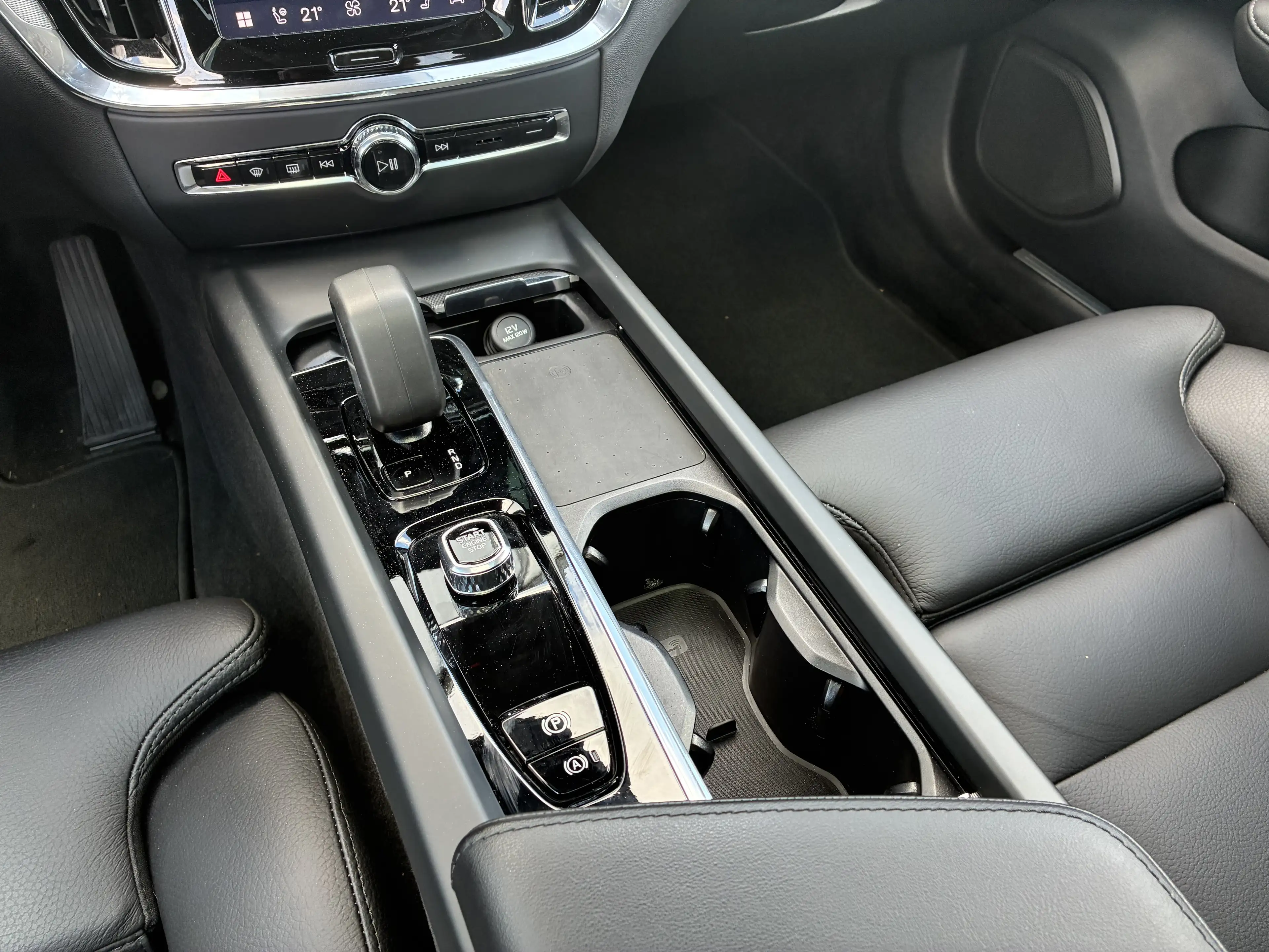 Volvo V60 Cross Country B4 Ultimate AWD LED 360° Memory — photo 9