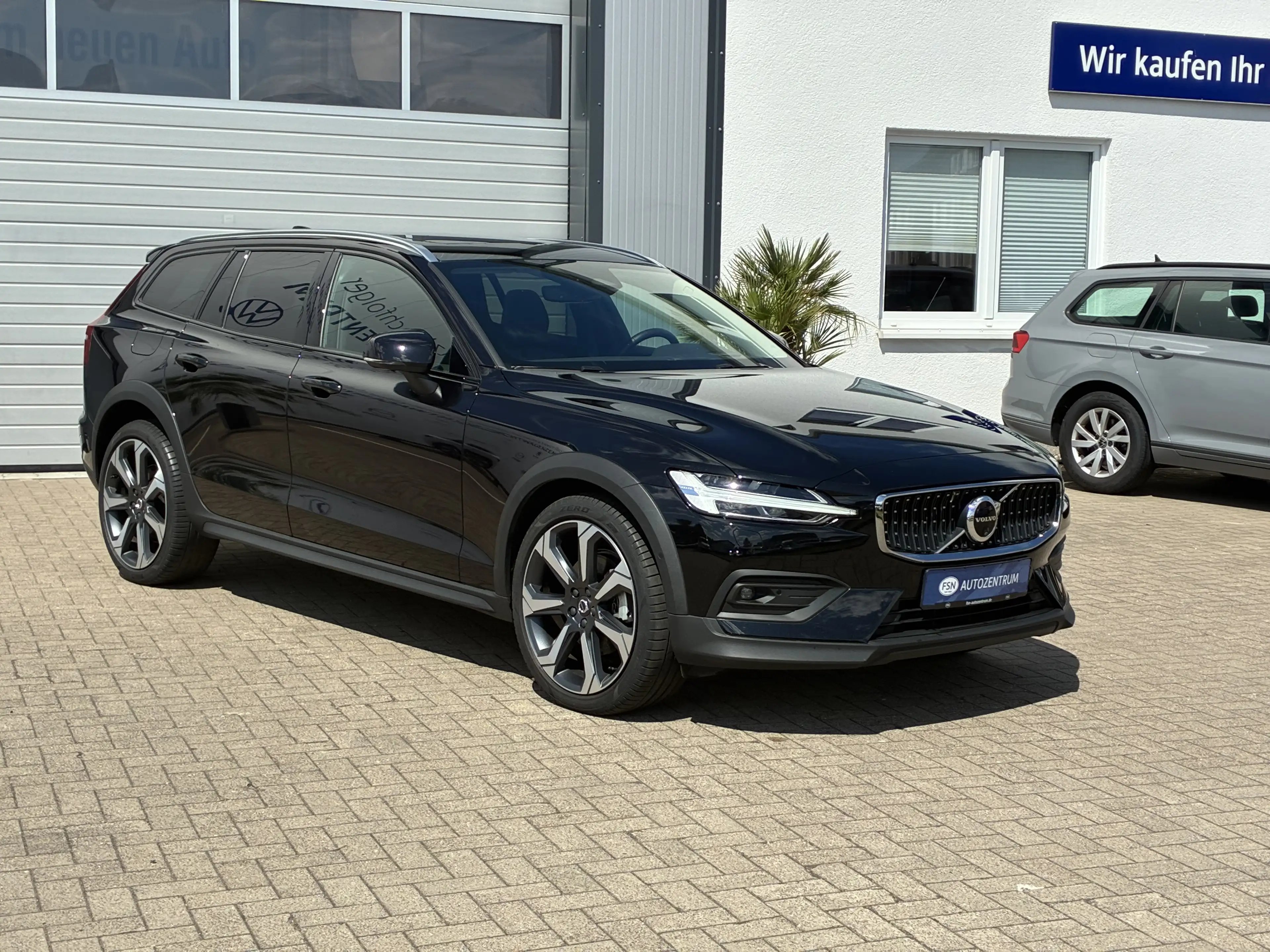 Volvo V60 Cross Country B4 Ultimate AWD LED 360° Memory — photo 3