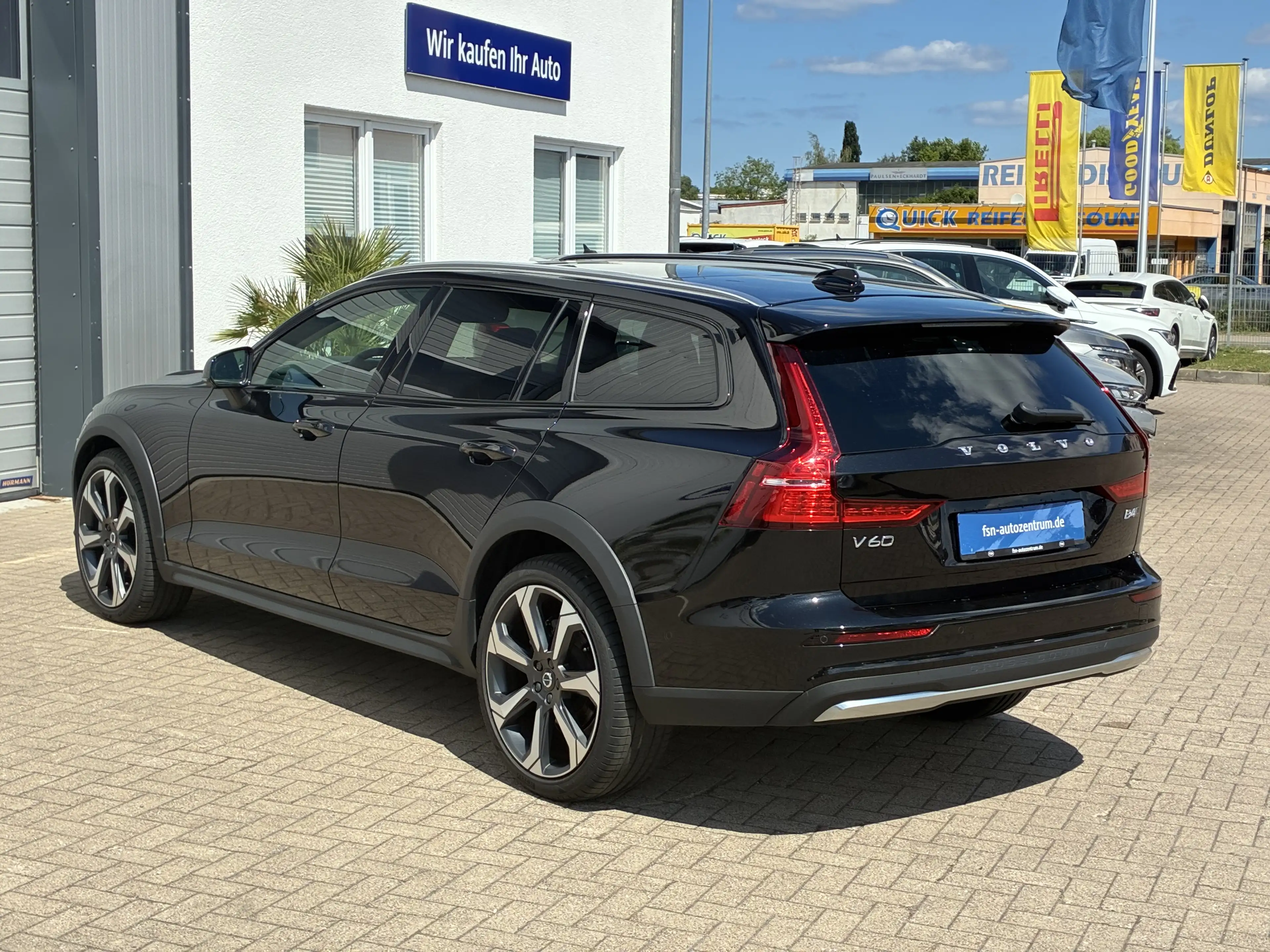 Volvo V60 Cross Country B4 Ultimate AWD LED 360° Memory — photo 4