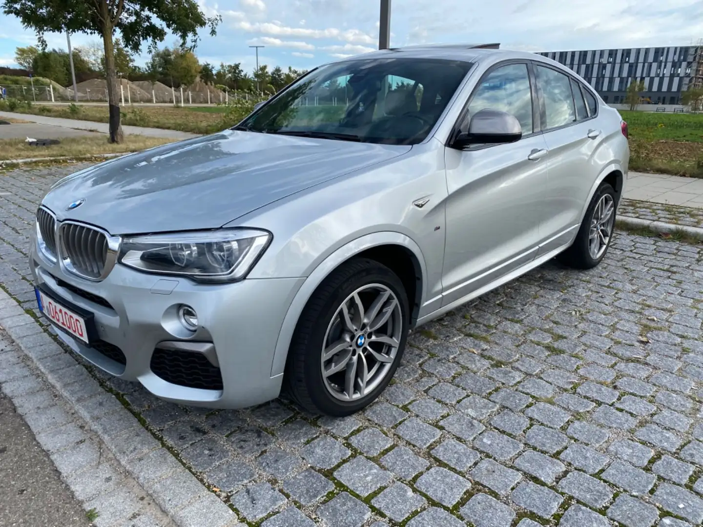 BMW X4 M X4 Baureihe X4 M40i TOP Zustand srebrna - 1