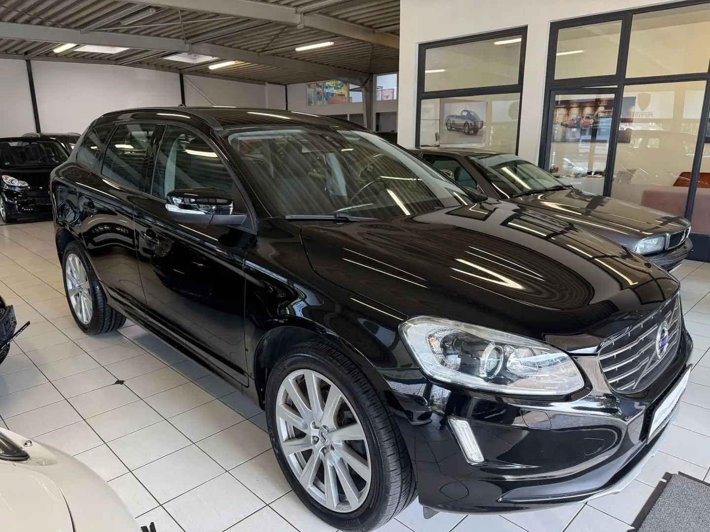 Volvo XC60 Kinetic 2WD Noir - 1