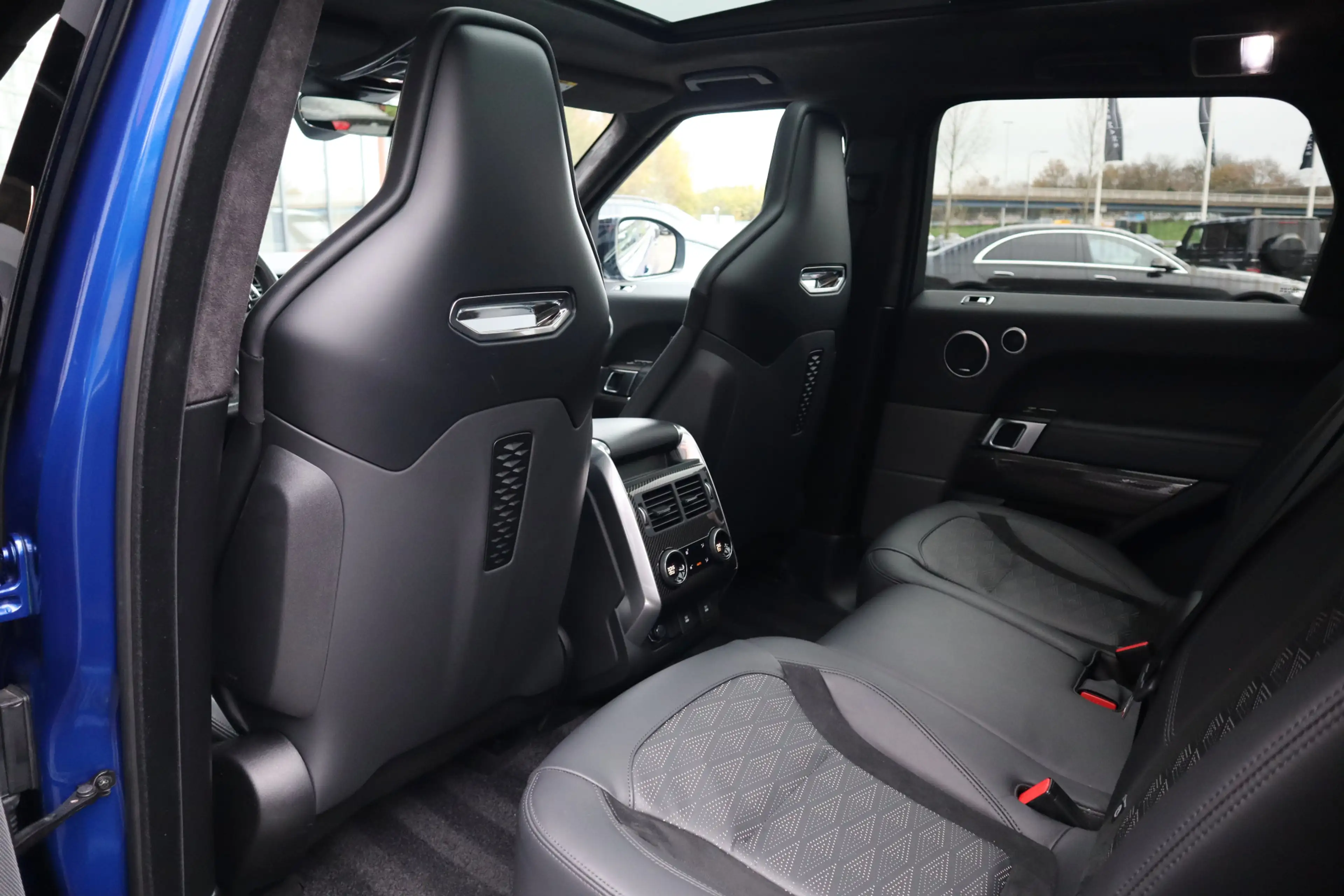 Land Rover Range Rover Sport P575 SVR | Carbon interieur, Meridian Audio, Adapt — photo 18