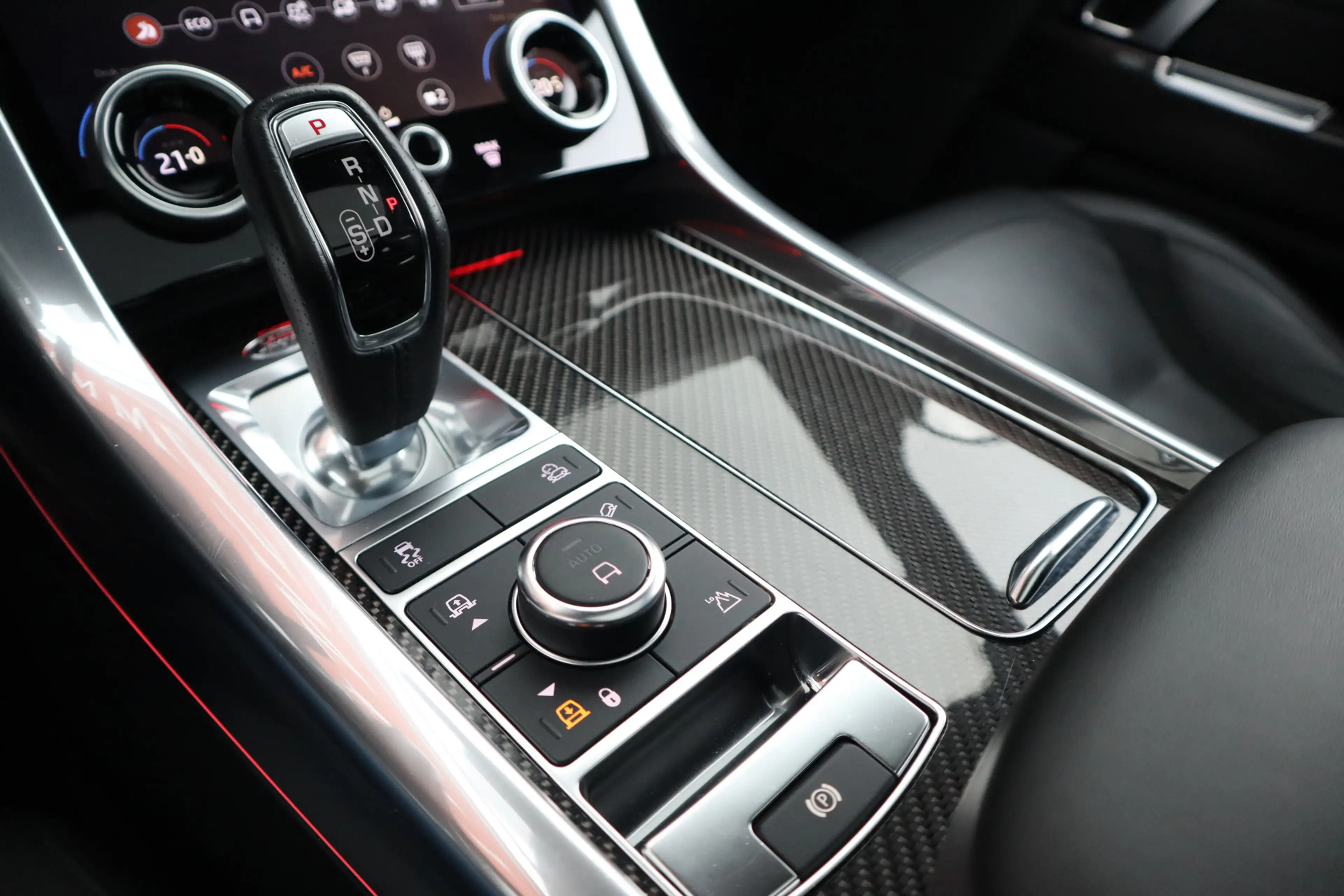 Land Rover Range Rover Sport P575 SVR | Carbon interieur, Meridian Audio, Adapt — photo 30