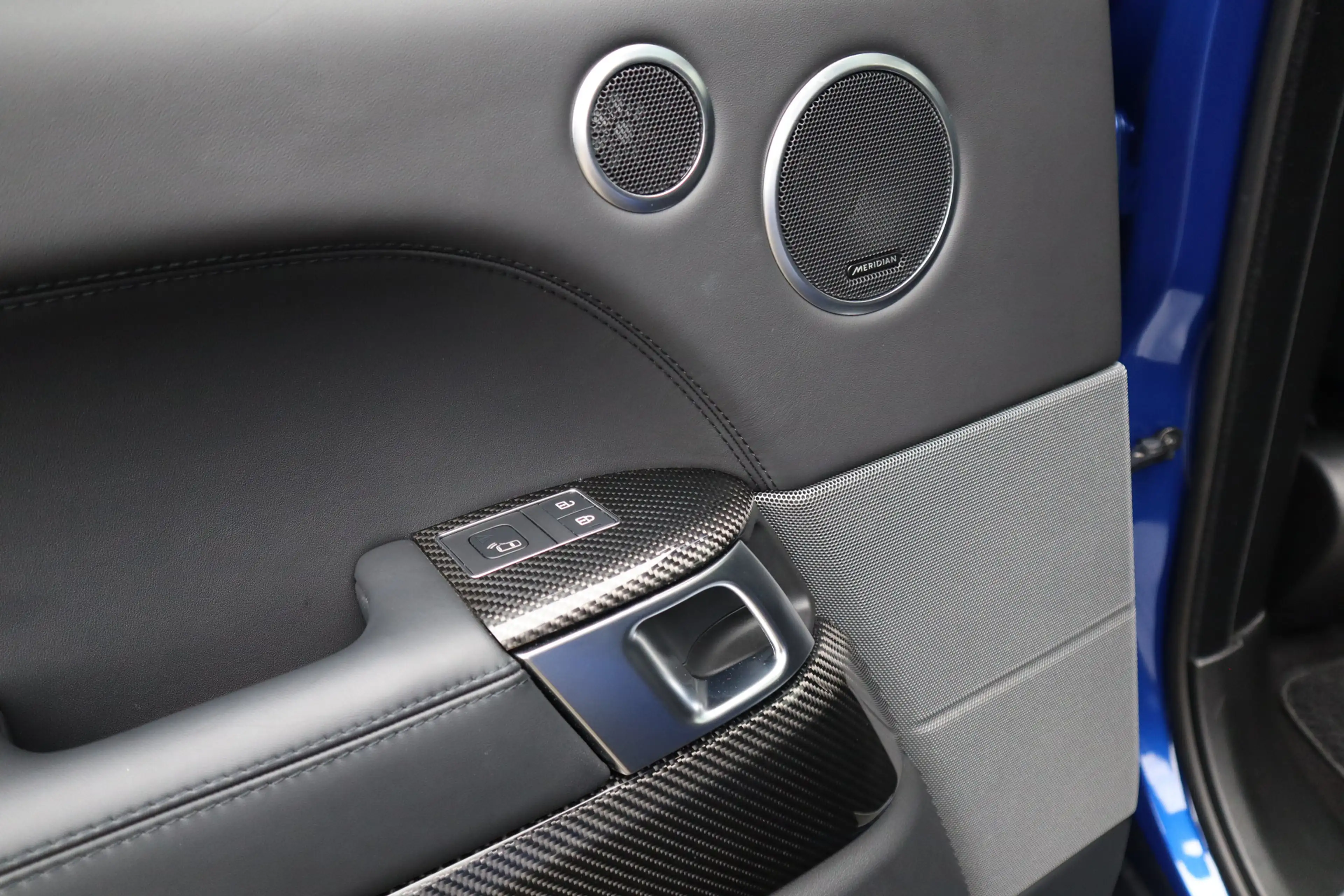 Land Rover Range Rover Sport P575 SVR | Carbon interieur, Meridian Audio, Adapt — photo 17