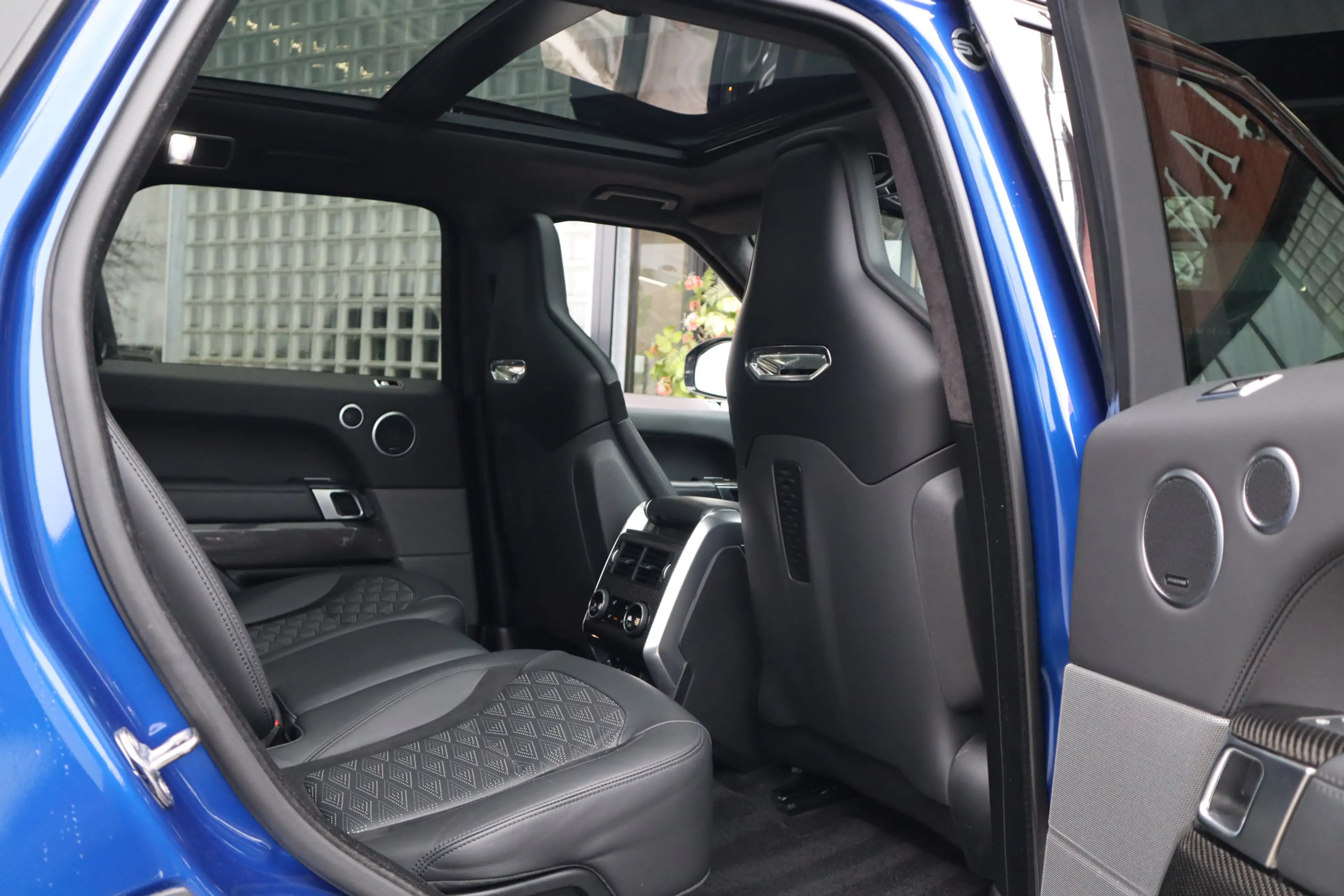 Land Rover Range Rover Sport P575 SVR | Carbon interieur, Meridian Audio, Adapt — photo 16