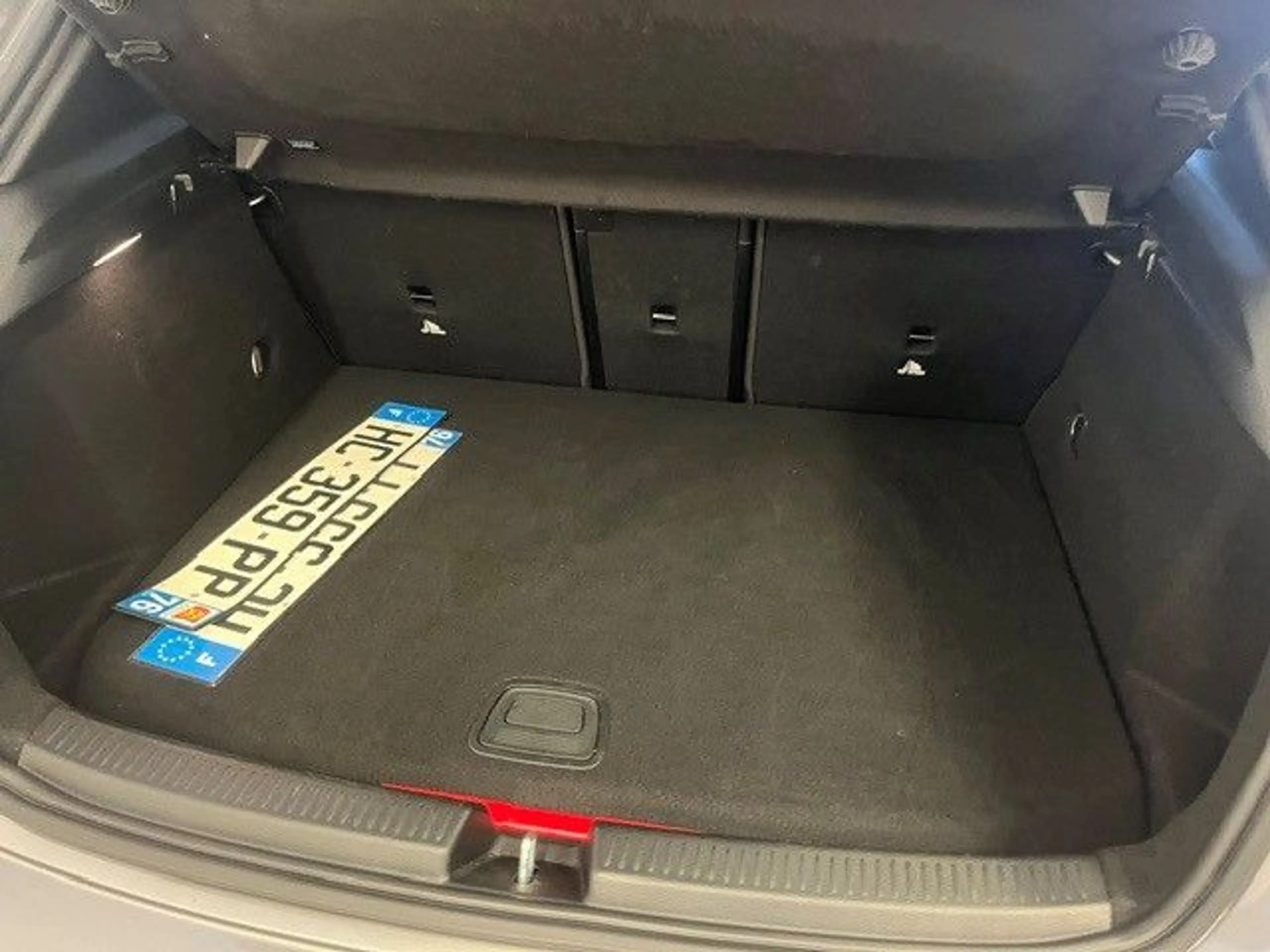 Mercedes-Benz A 250 e AMG-Line Panorama Distronic Keyless Go — photo 8