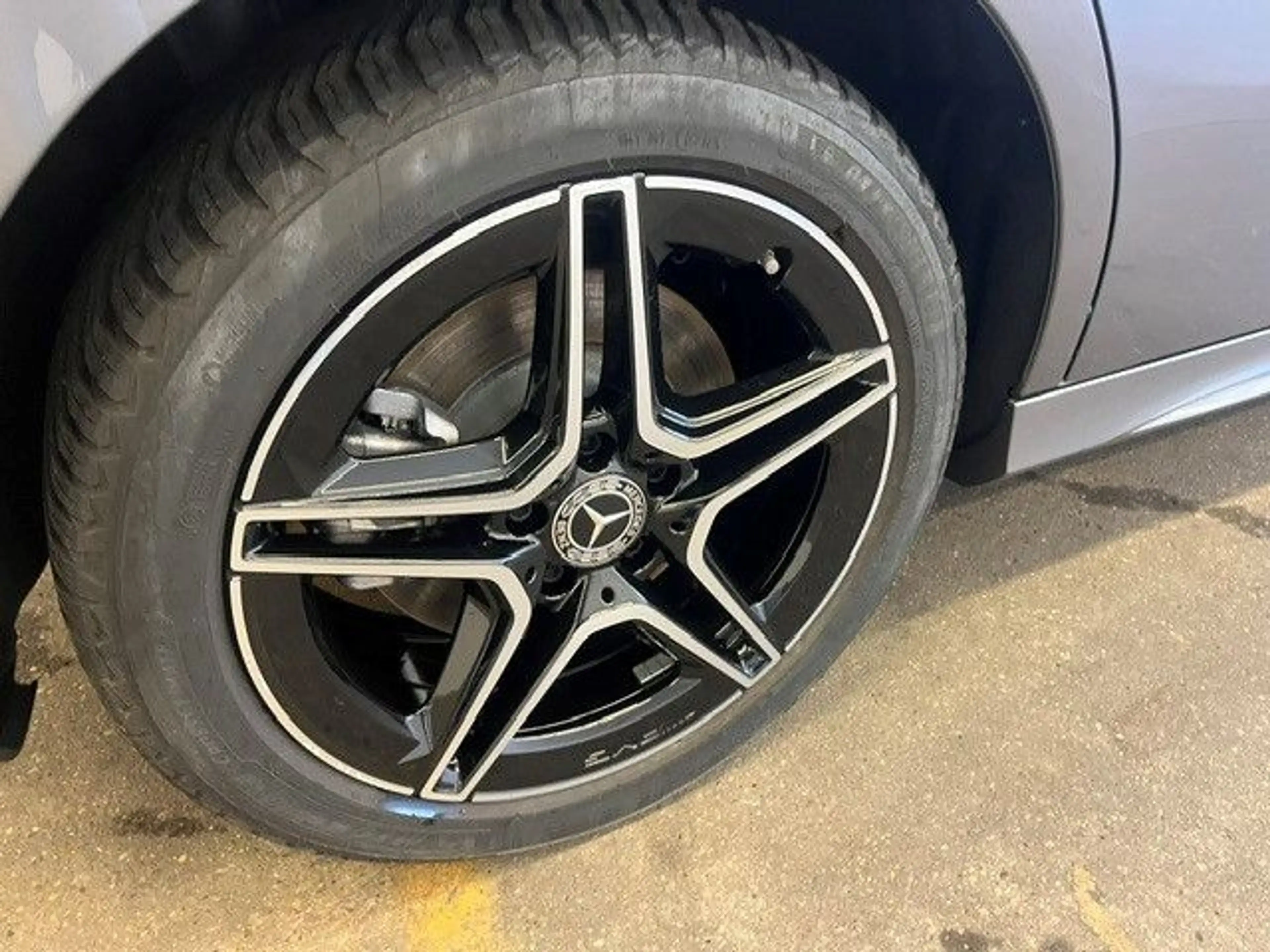 Mercedes-Benz A 250 e AMG-Line Panorama Distronic Keyless Go — photo 15