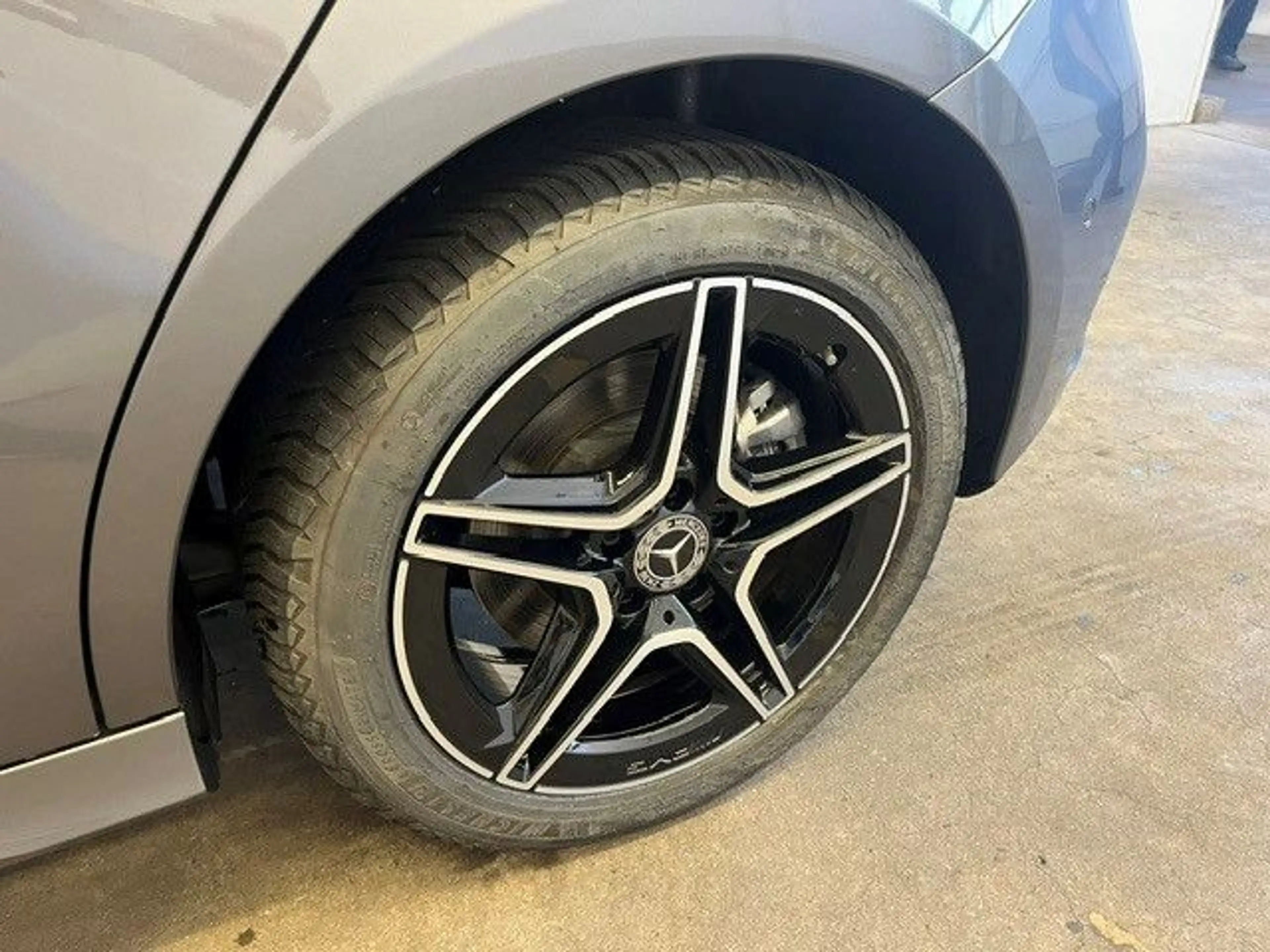 Mercedes-Benz A 250 e AMG-Line Panorama Distronic Keyless Go — photo 13