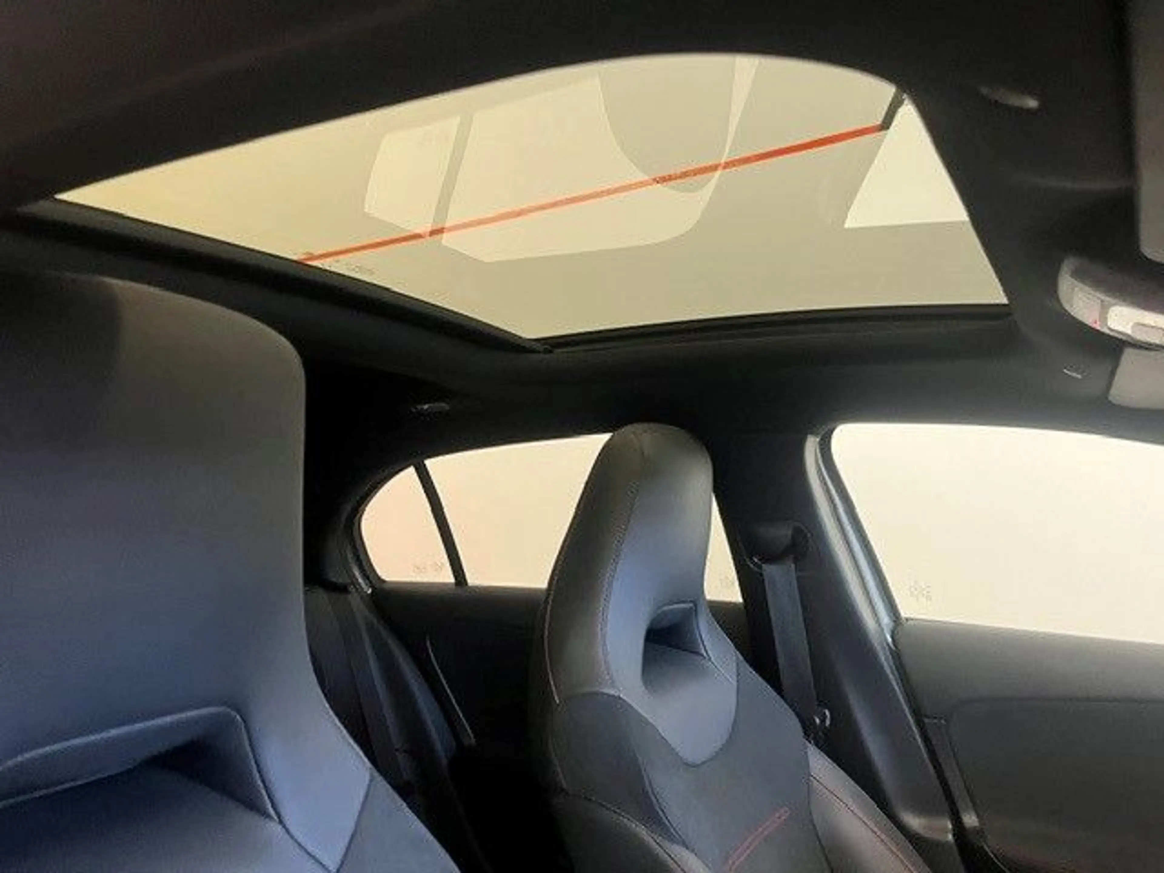 Mercedes-Benz A 250 e AMG-Line Panorama Distronic Keyless Go — photo 7