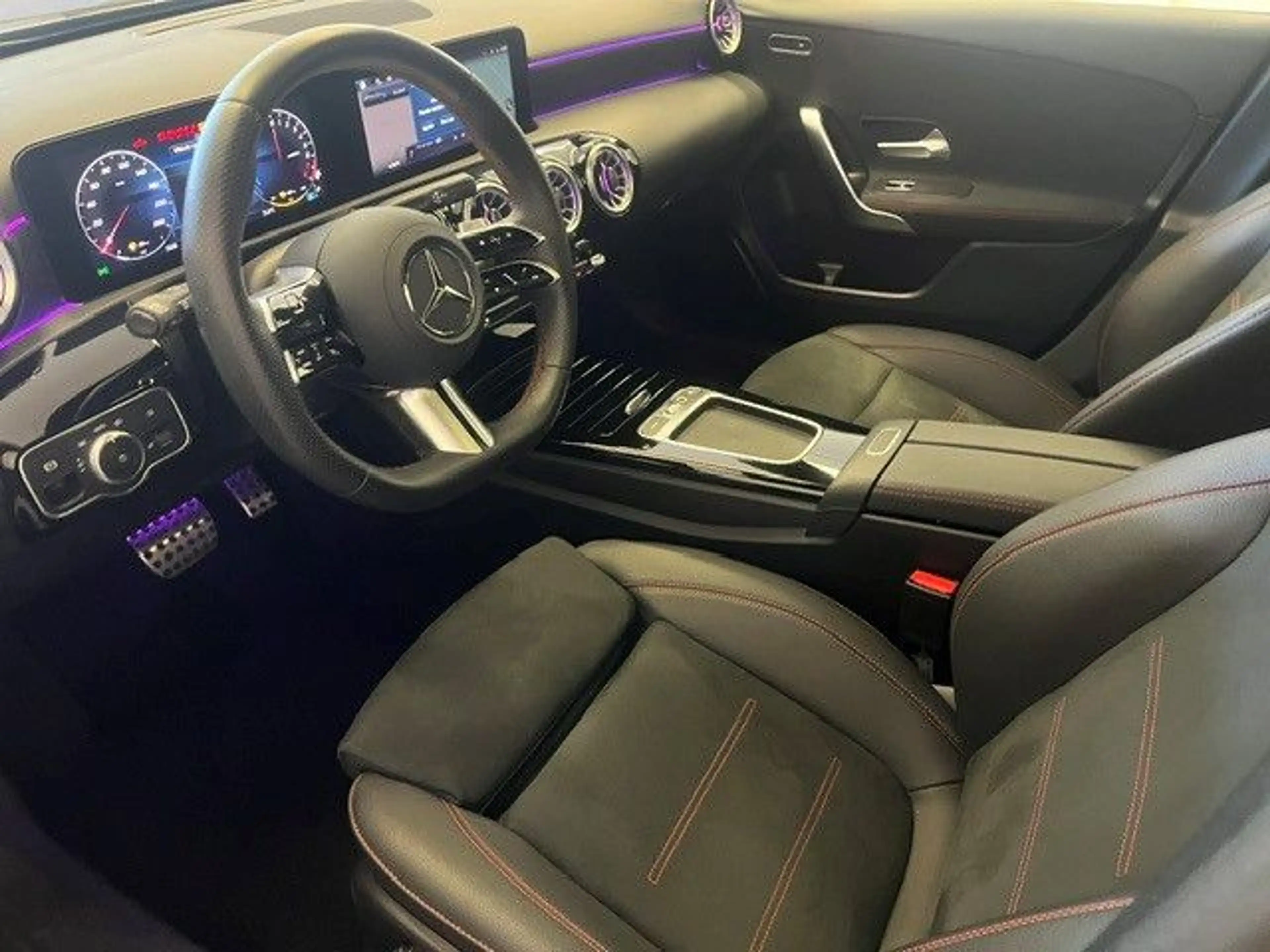 Mercedes-Benz A 250 e AMG-Line Panorama Distronic Keyless Go — photo 5